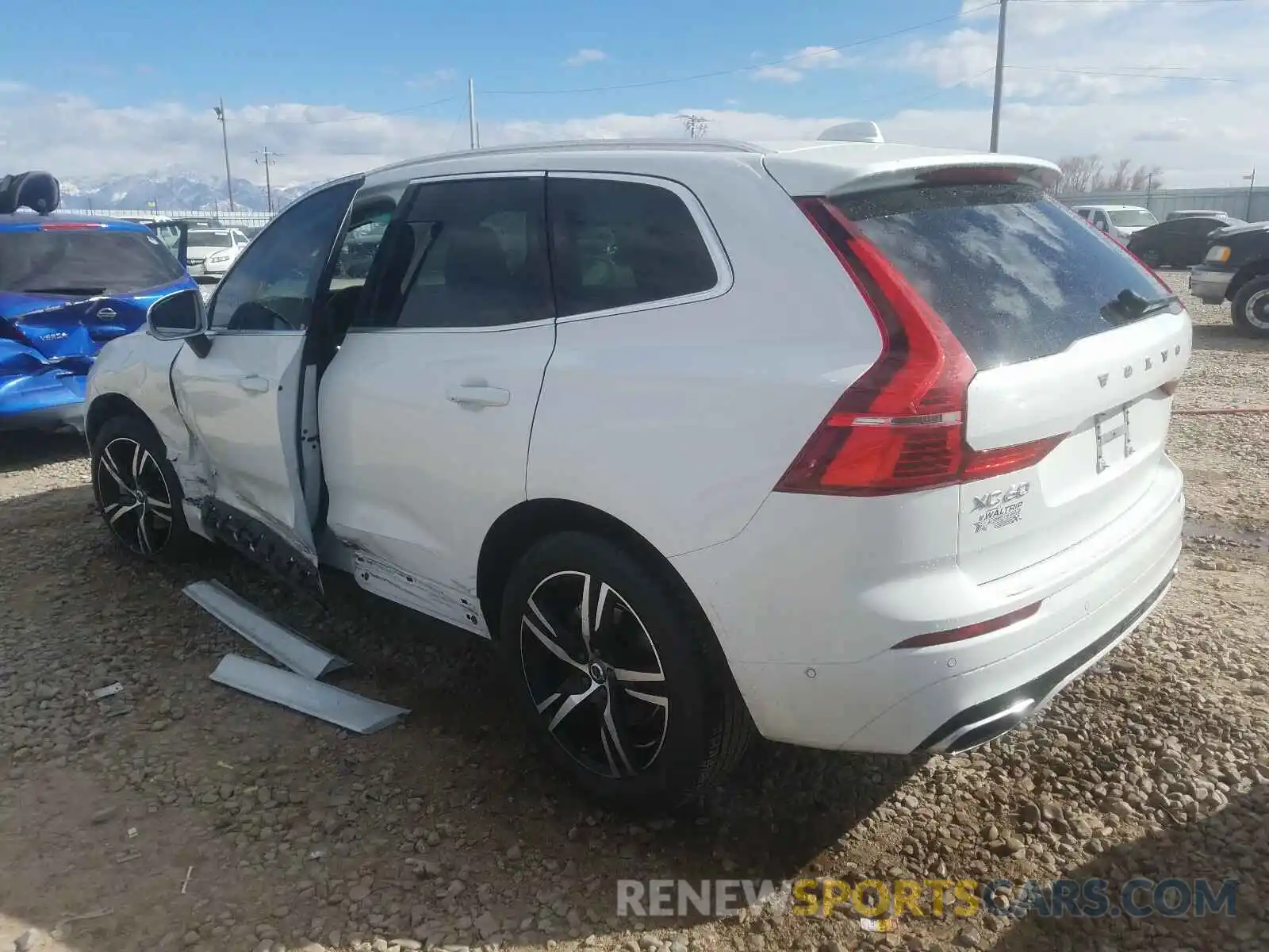 3 Photograph of a damaged car LYV102DM8KB371832 VOLVO XC60 2019