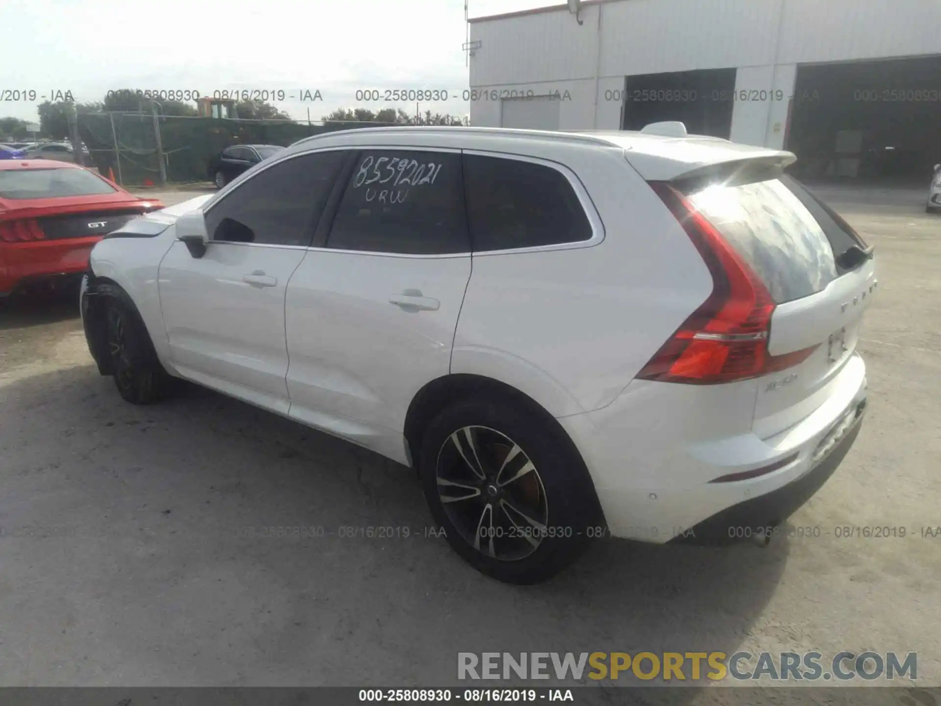 3 Photograph of a damaged car LYV102RK0KB176184 VOLVO XC60 2019