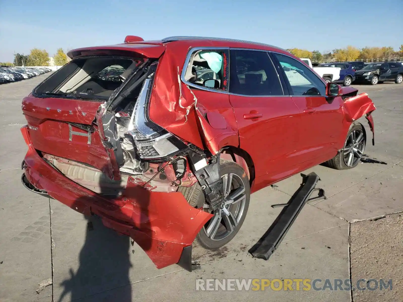 4 Фотография поврежденного автомобиля LYV102RK0KB196435 VOLVO XC60 2019