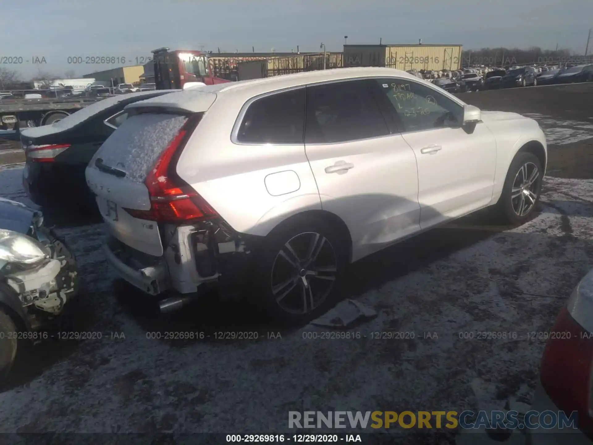 4 Photograph of a damaged car LYV102RK0KB214383 VOLVO XC60 2019