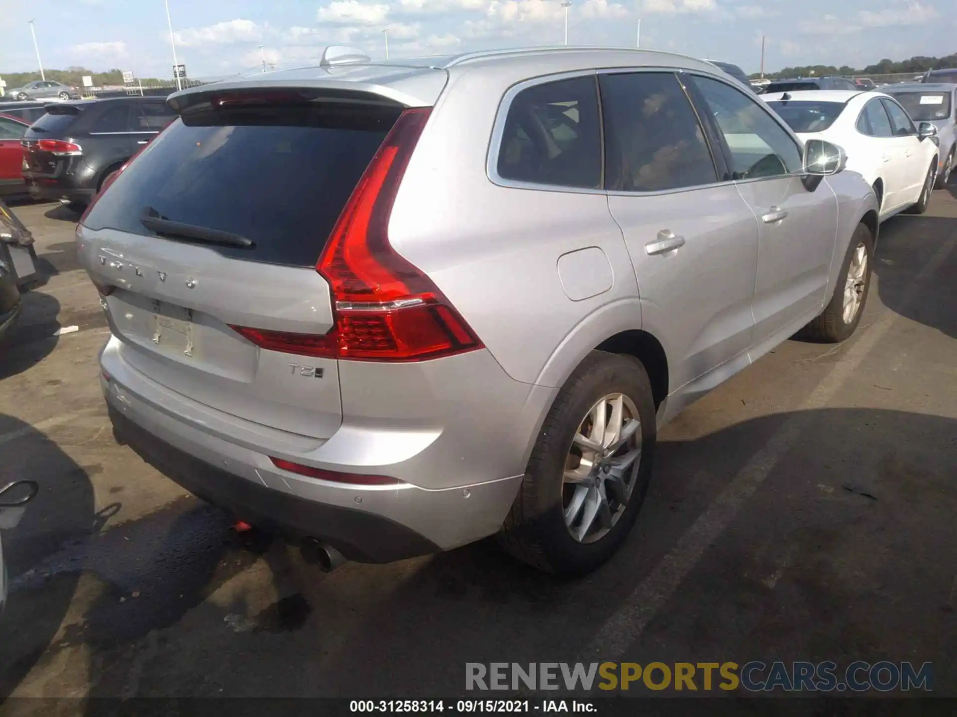 4 Фотография поврежденного автомобиля LYV102RK0KB288063 VOLVO XC60 2019