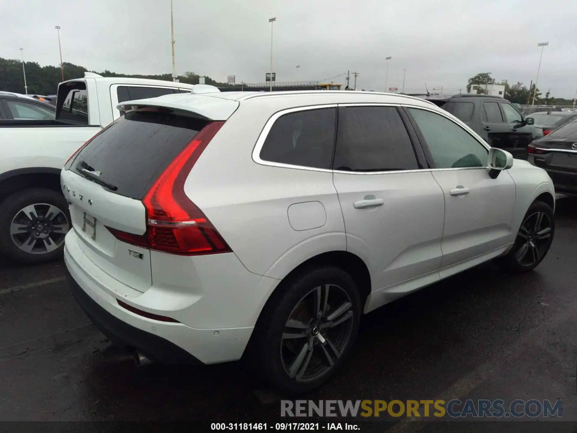 4 Photograph of a damaged car LYV102RK0KB298110 VOLVO XC60 2019