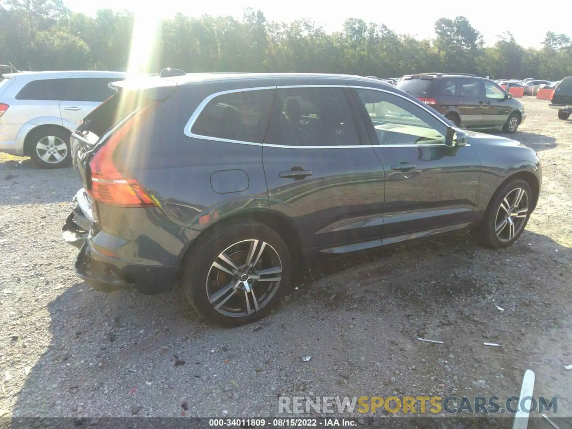 4 Photograph of a damaged car LYV102RK0KB308327 VOLVO XC60 2019