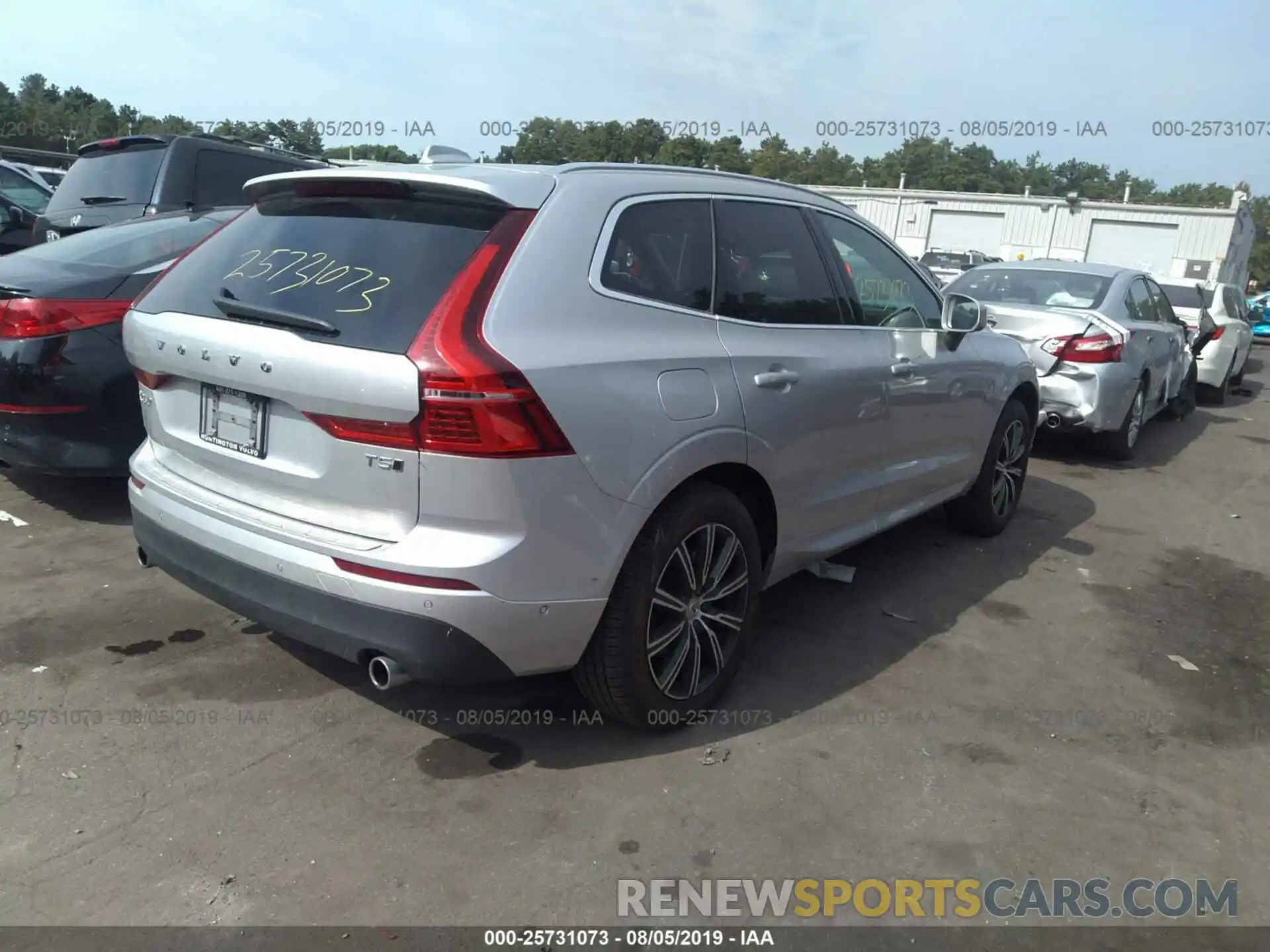 4 Photograph of a damaged car LYV102RK1KB201156 VOLVO XC60 2019