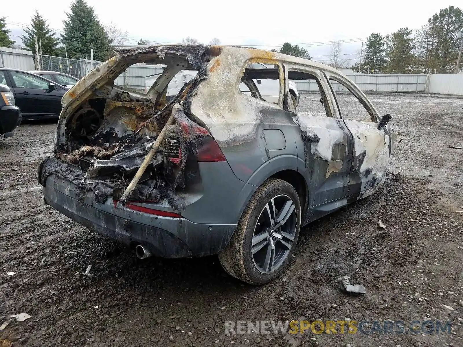 4 Photograph of a damaged car LYV102RK1KB320325 VOLVO XC60 2019