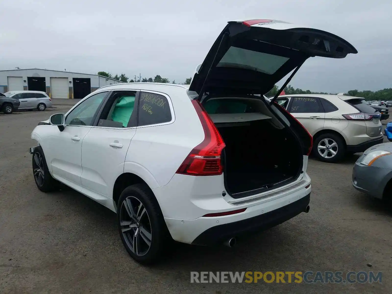 3 Фотография поврежденного автомобиля LYV102RK2KB326439 VOLVO XC60 2019