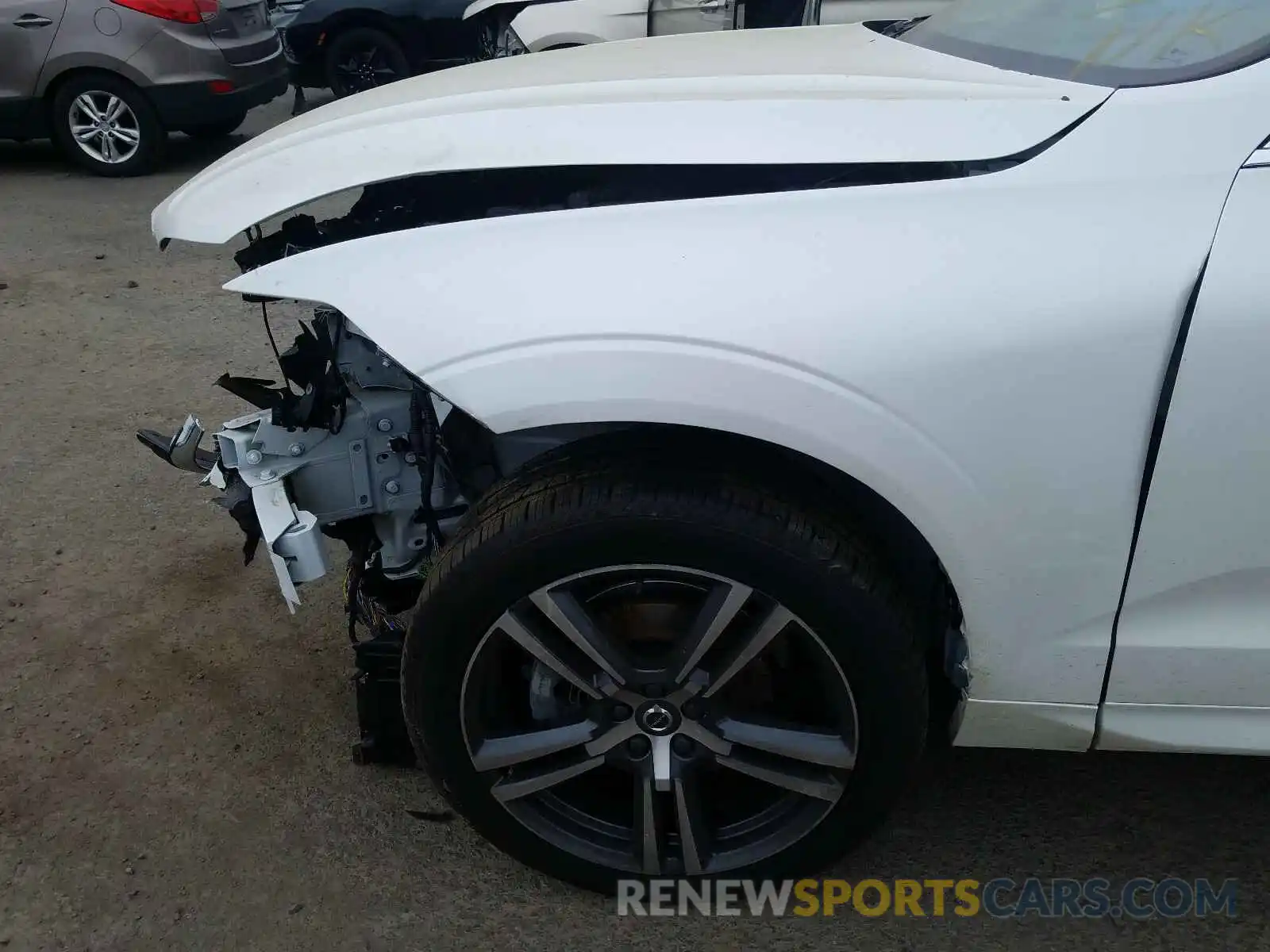 9 Photograph of a damaged car LYV102RK2KB326439 VOLVO XC60 2019