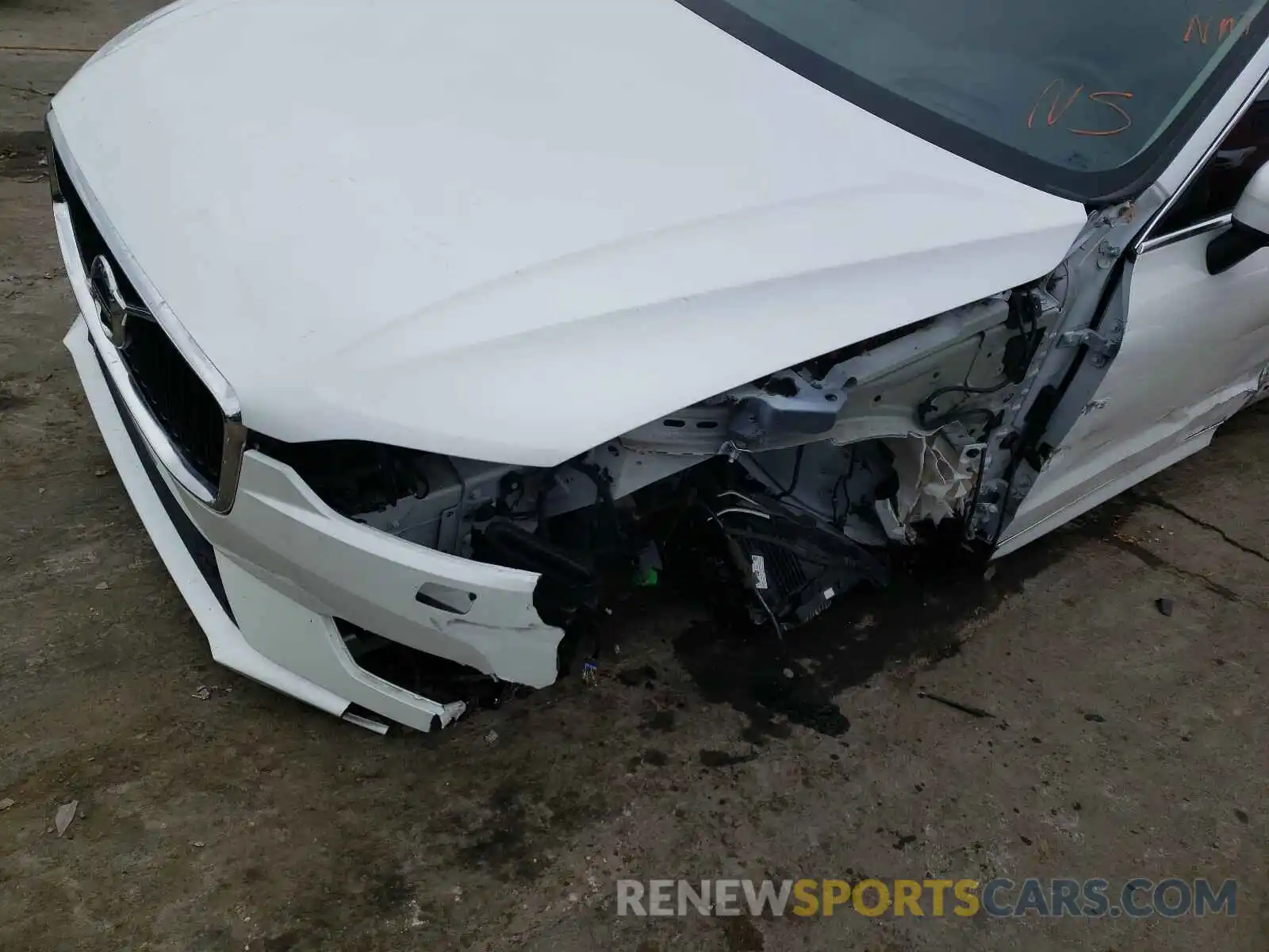 9 Фотография поврежденного автомобиля LYV102RK3KB214913 VOLVO XC60 2019