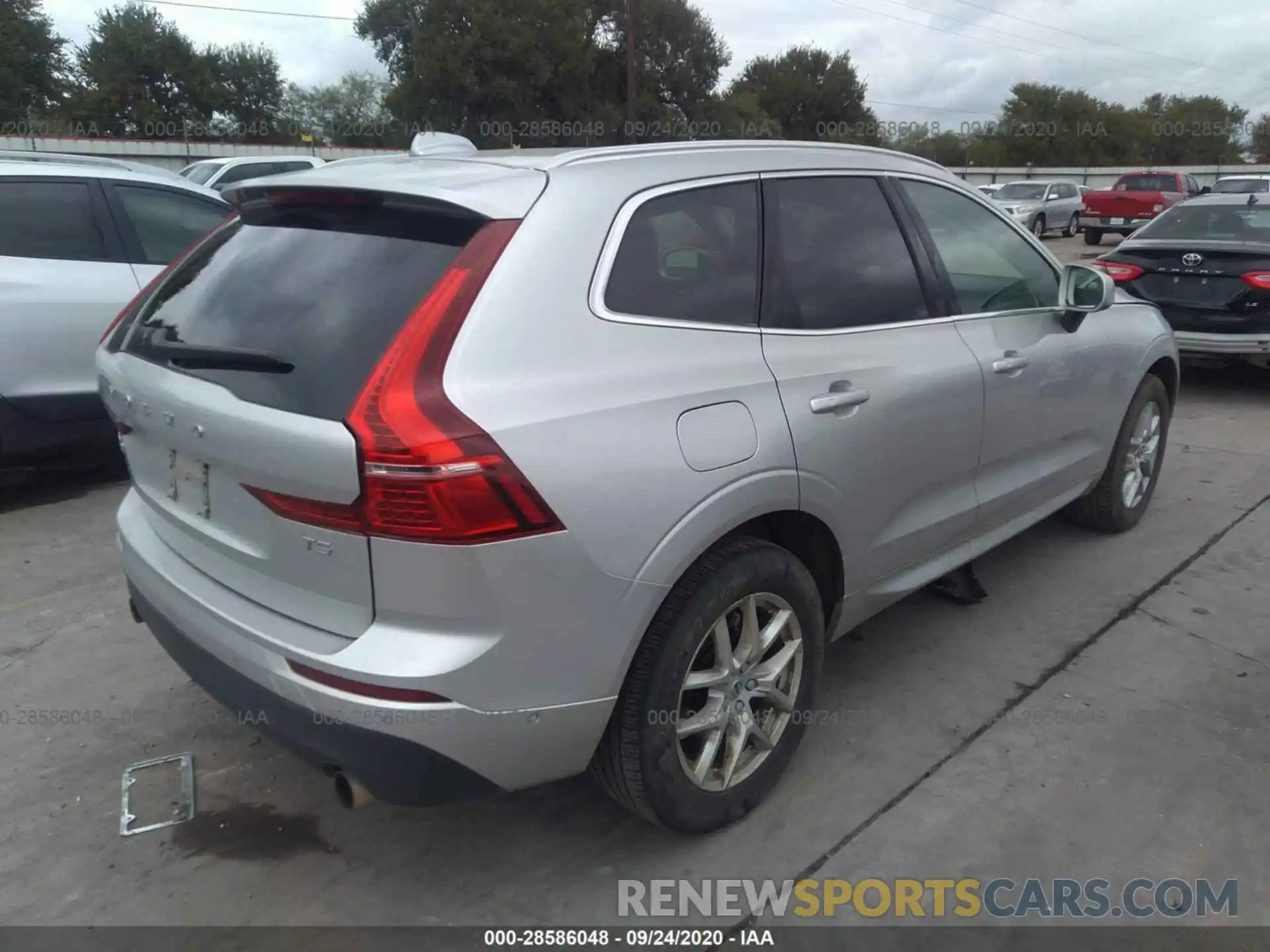 4 Photograph of a damaged car LYV102RK4KB178262 VOLVO XC60 2019