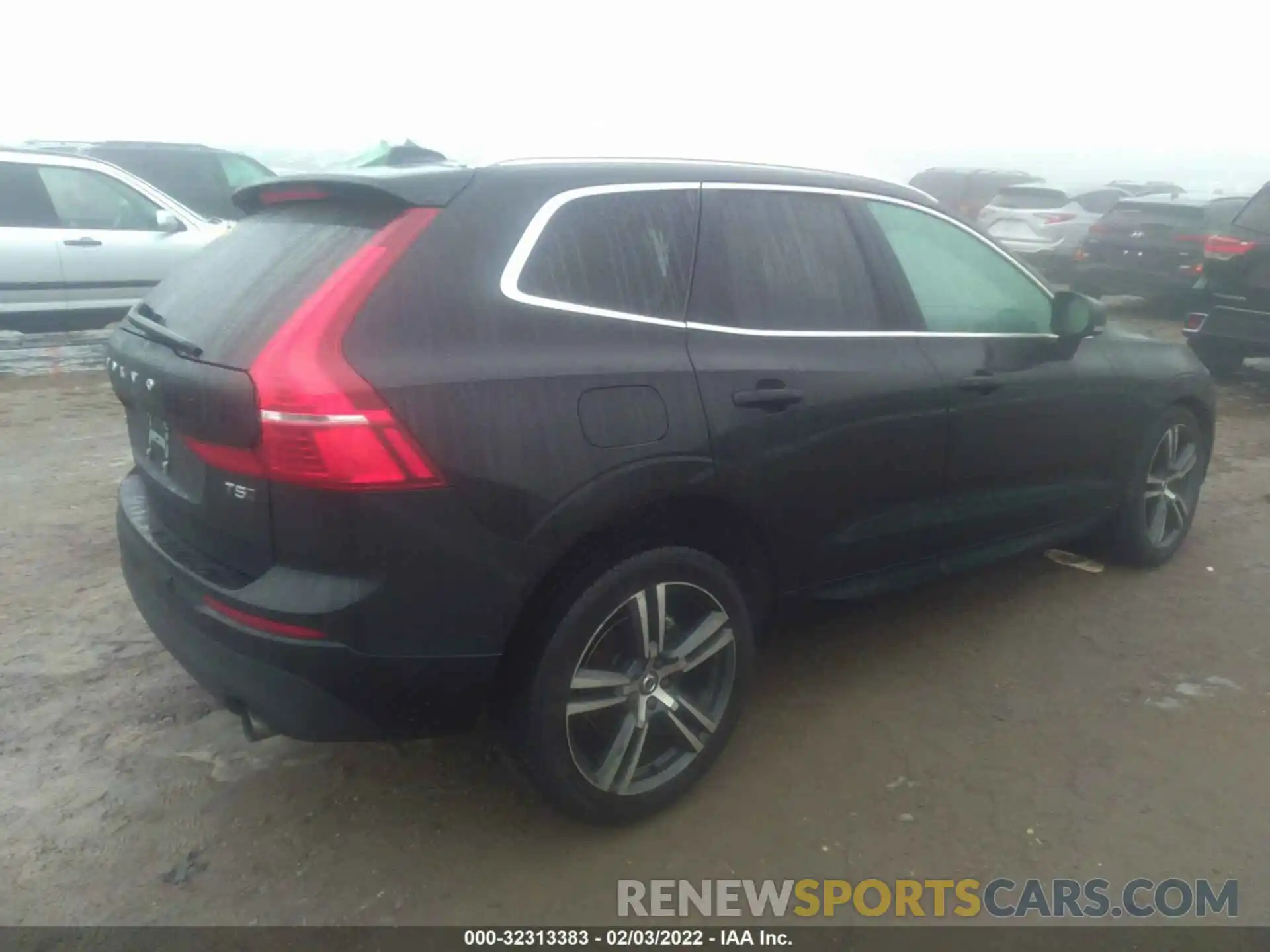 4 Photograph of a damaged car LYV102RK4KB247578 VOLVO XC60 2019