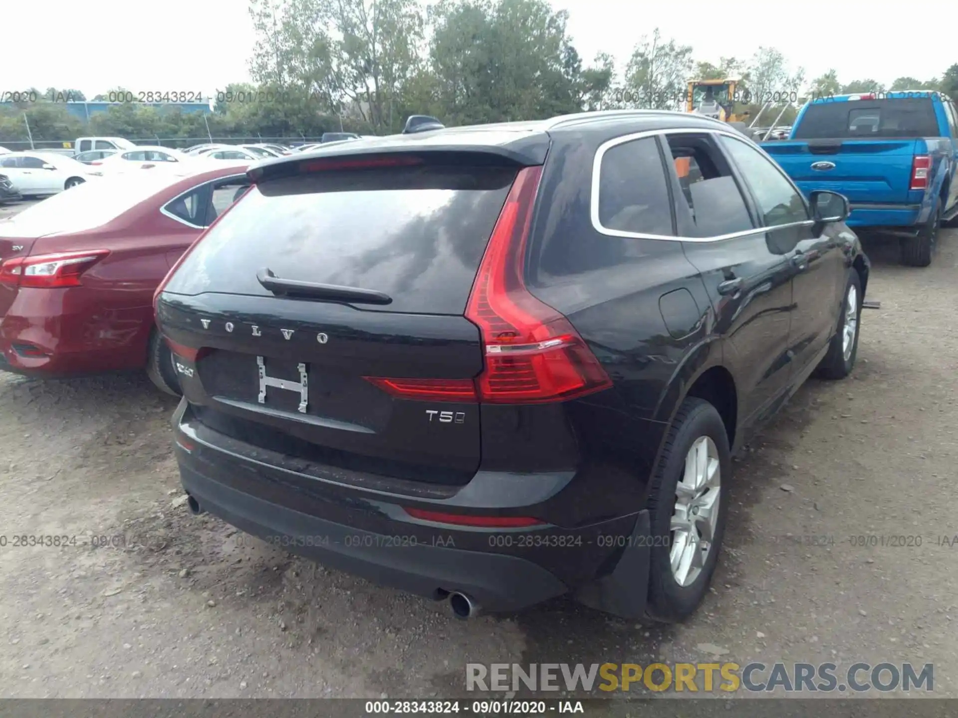 4 Фотография поврежденного автомобиля LYV102RK4KB383869 VOLVO XC60 2019