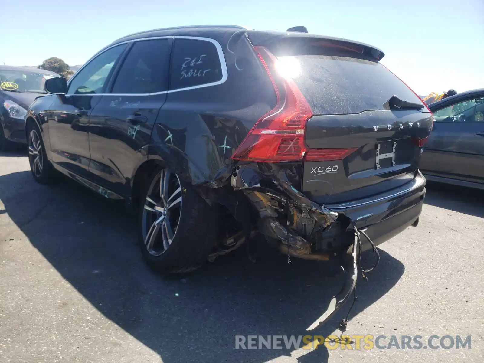 3 Фотография поврежденного автомобиля LYV102RK5KB210247 VOLVO XC60 2019