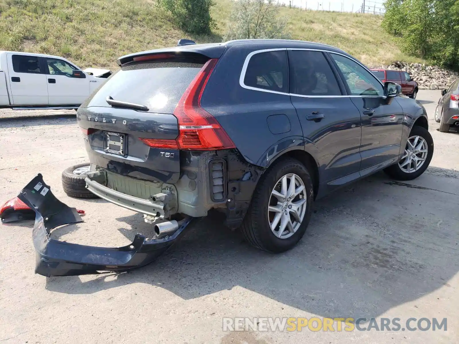 4 Photograph of a damaged car LYV102RK5KB311188 VOLVO XC60 2019