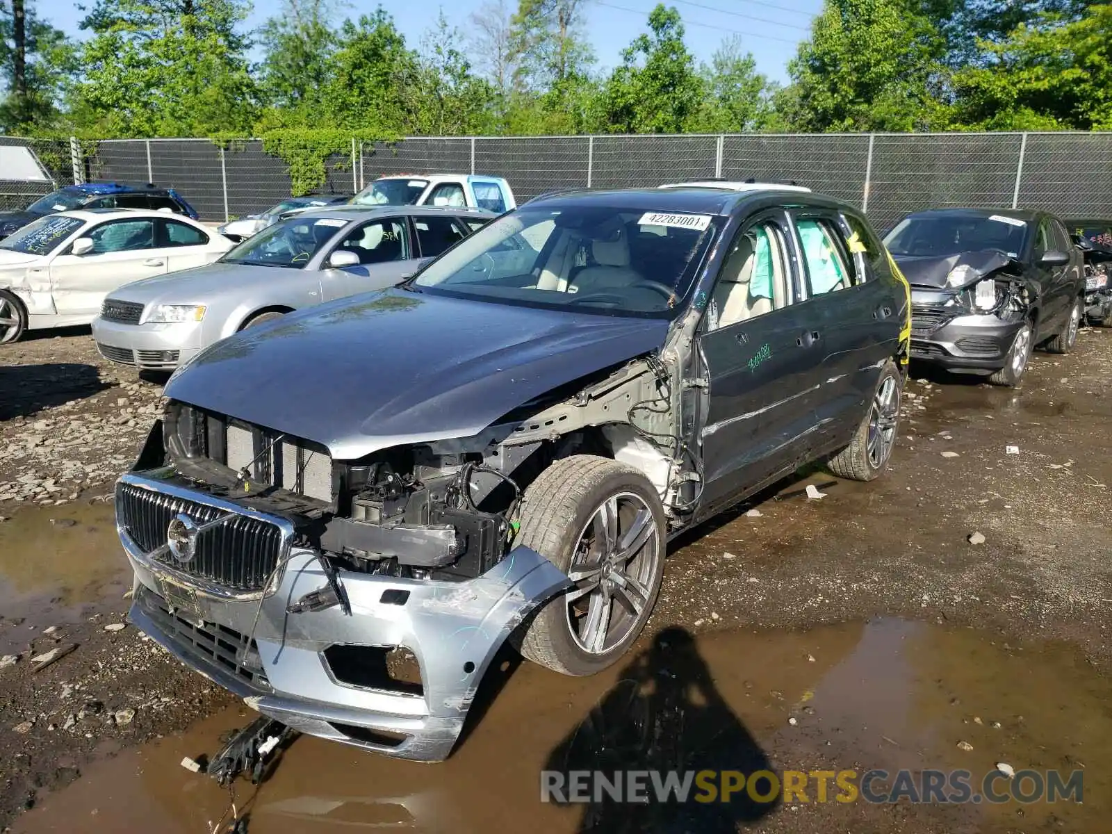 2 Фотография поврежденного автомобиля LYV102RK5KB349603 VOLVO XC60 2019