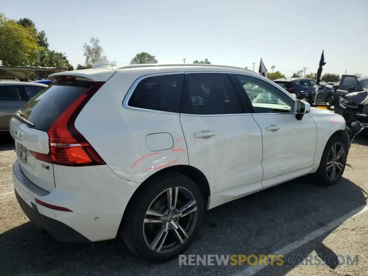 3 Фотография поврежденного автомобиля LYV102RK6KB335189 VOLVO XC60 2019