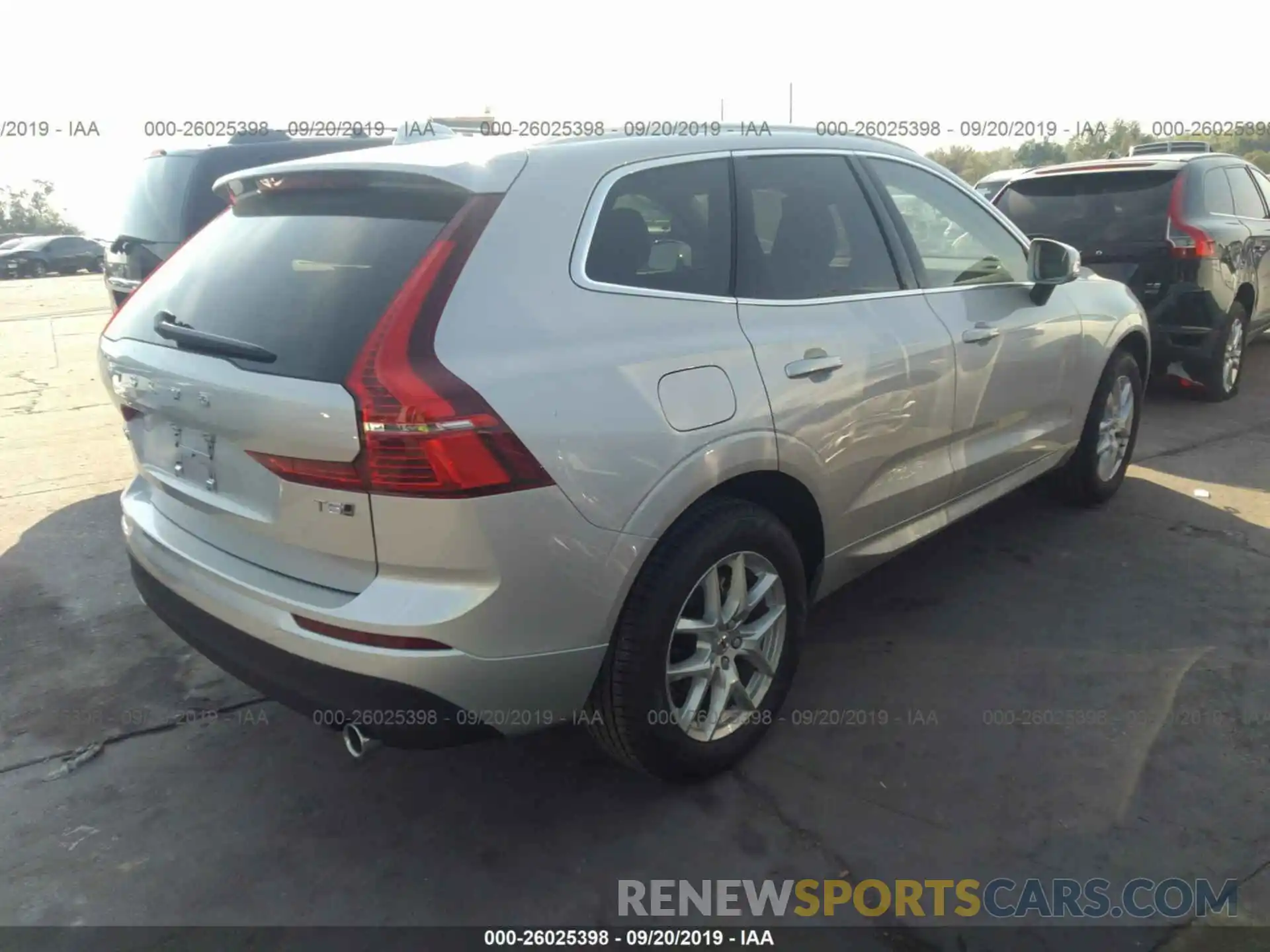 4 Фотография поврежденного автомобиля LYV102RK7KB376401 VOLVO XC60 2019