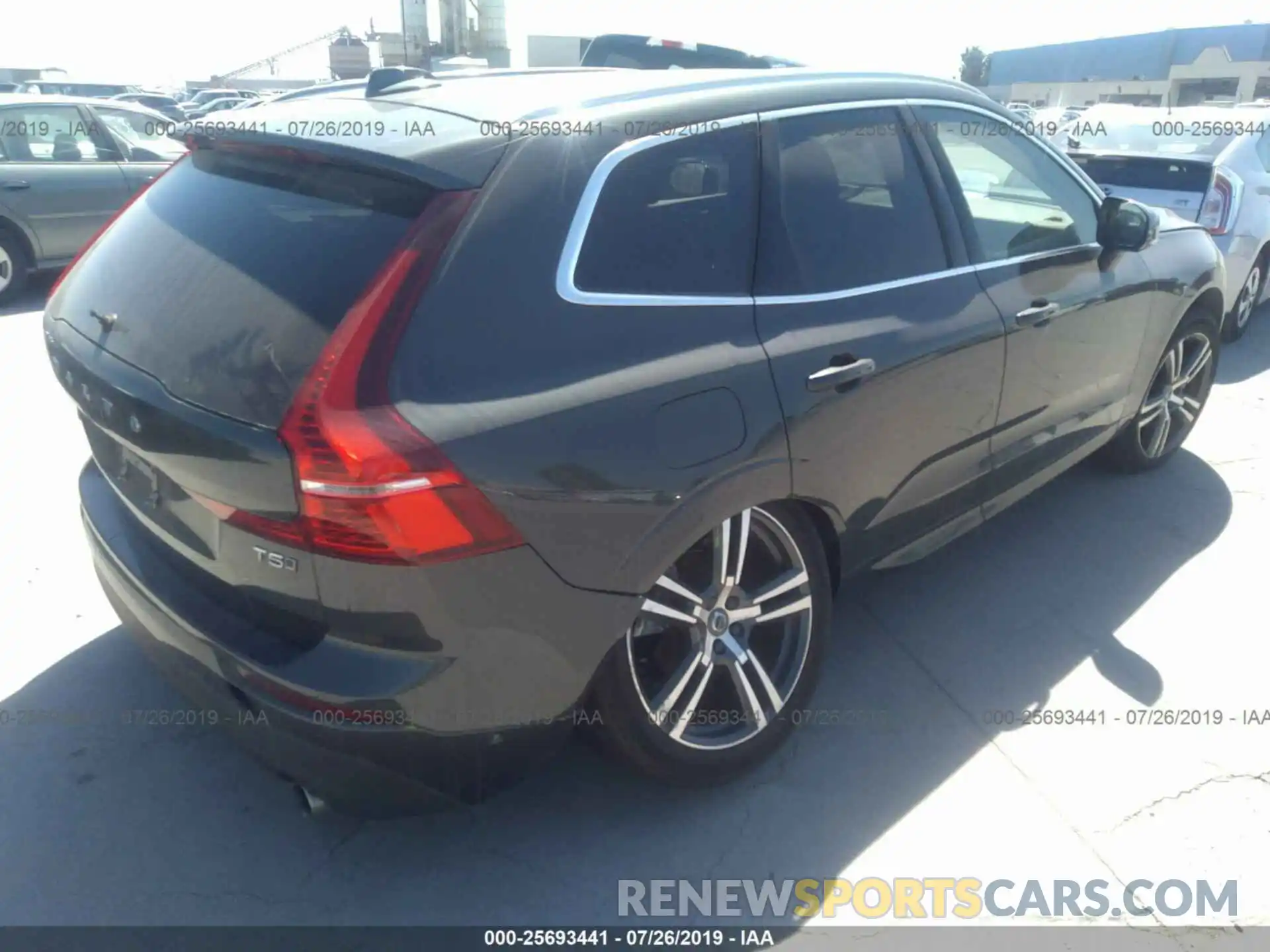 4 Photograph of a damaged car LYV102RK8KB184355 VOLVO XC60 2019