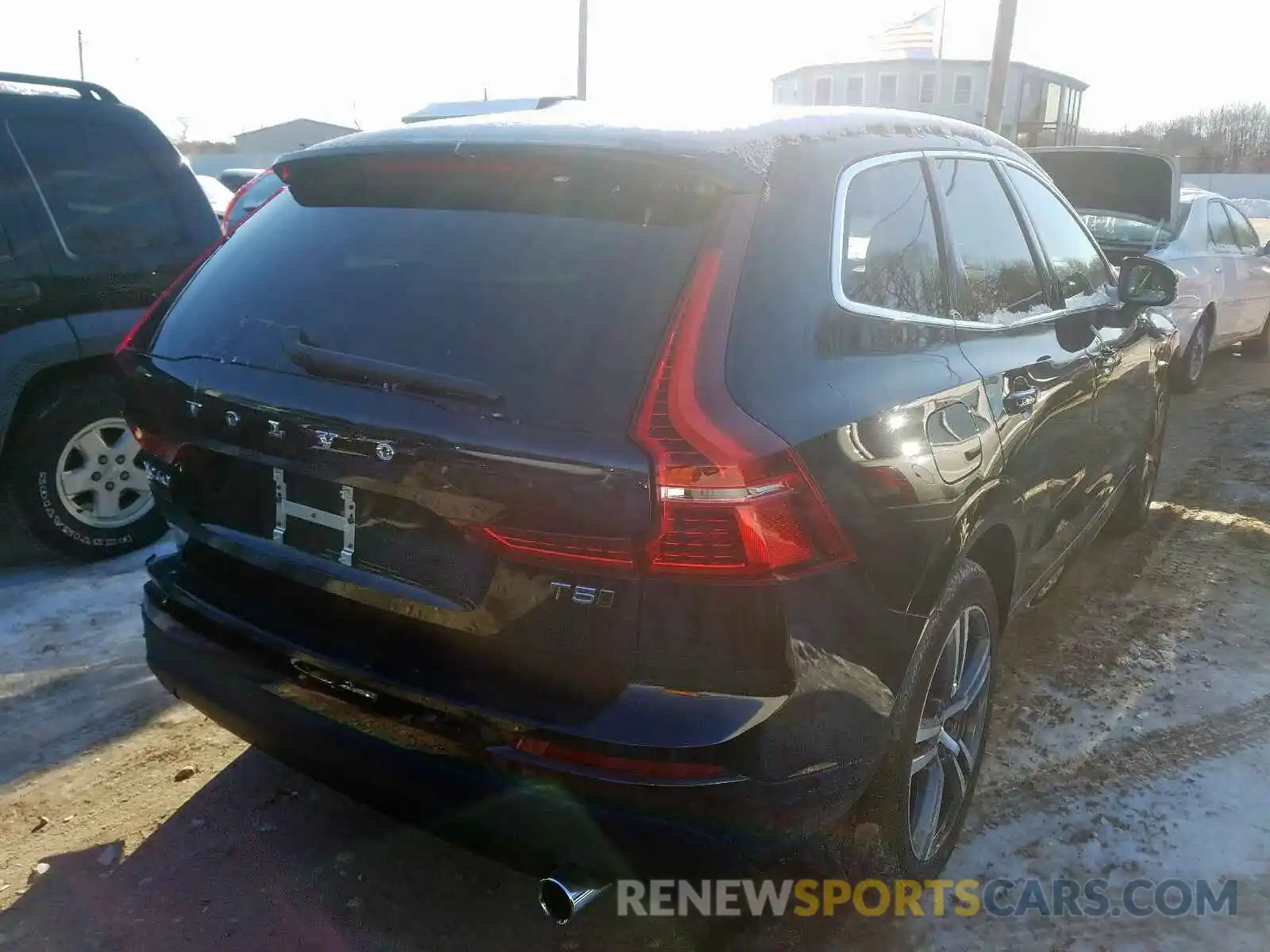 4 Photograph of a damaged car LYV102RK8KB331662 VOLVO XC60 2019