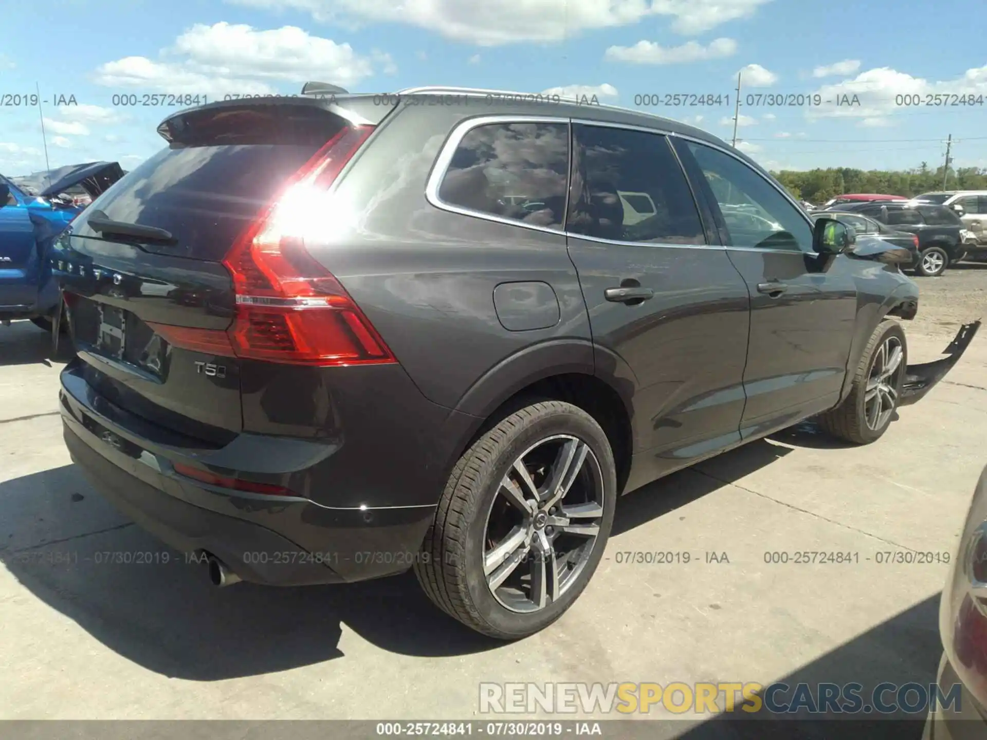 4 Photograph of a damaged car LYV102RKXKB184017 VOLVO XC60 2019