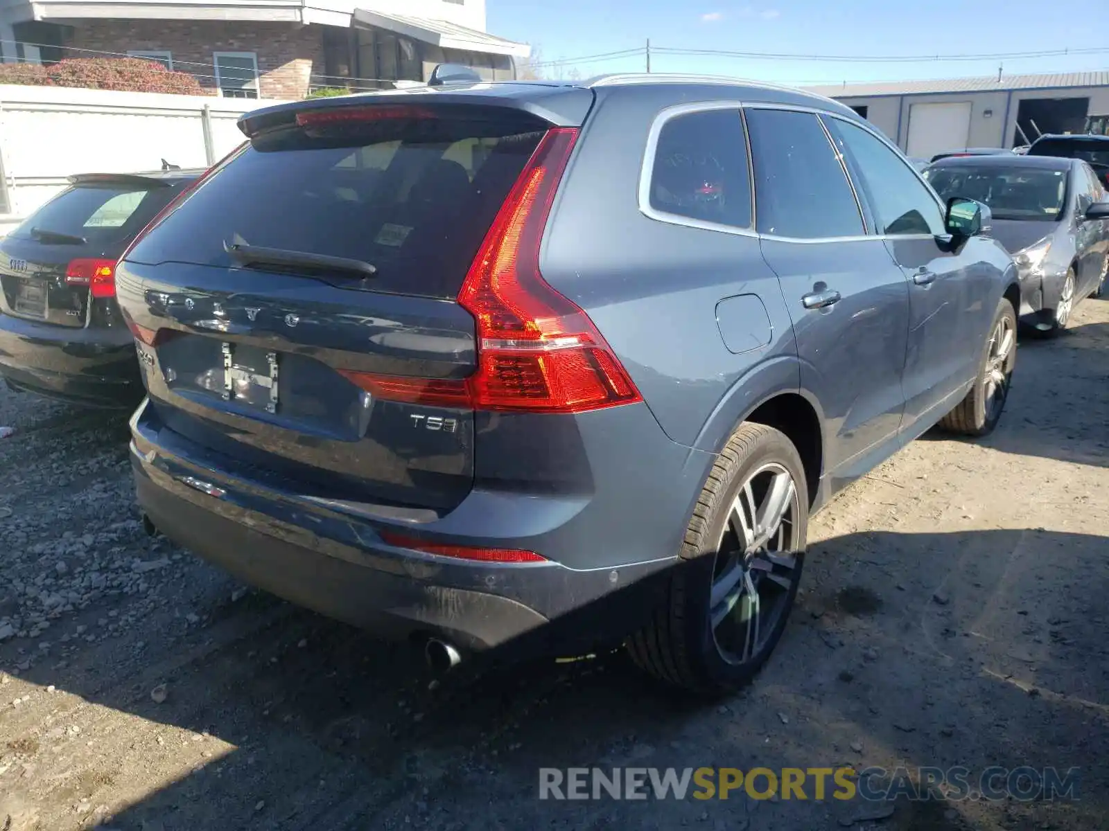 4 Photograph of a damaged car LYV102RKXKB258472 VOLVO XC60 2019