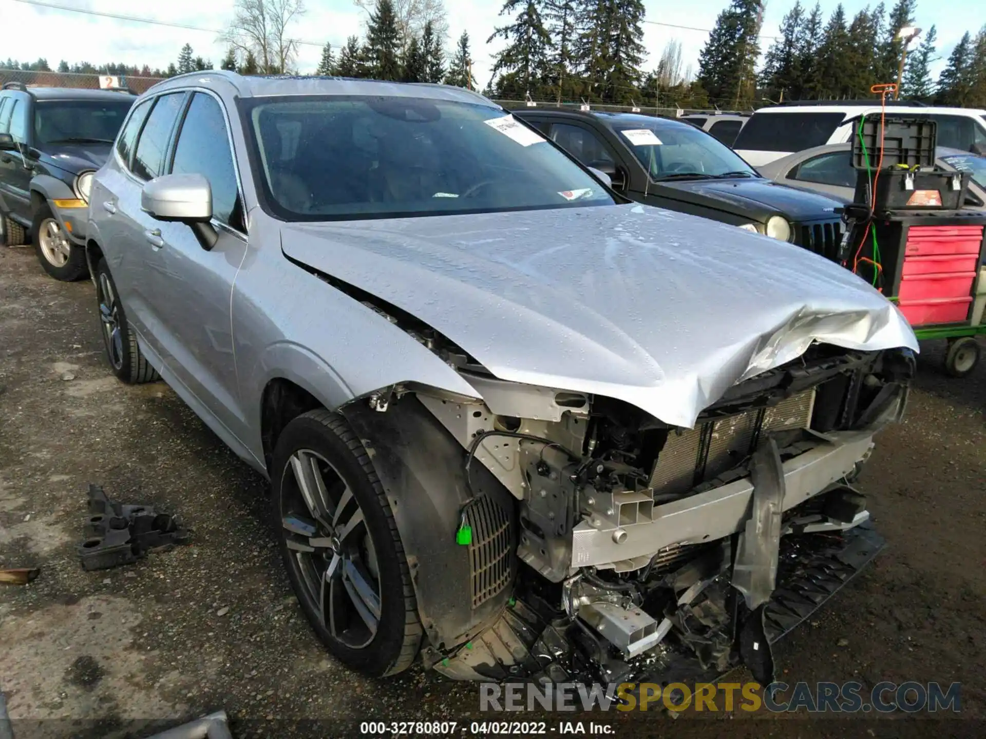 1 Photograph of a damaged car LYV102RKXKB332604 VOLVO XC60 2019