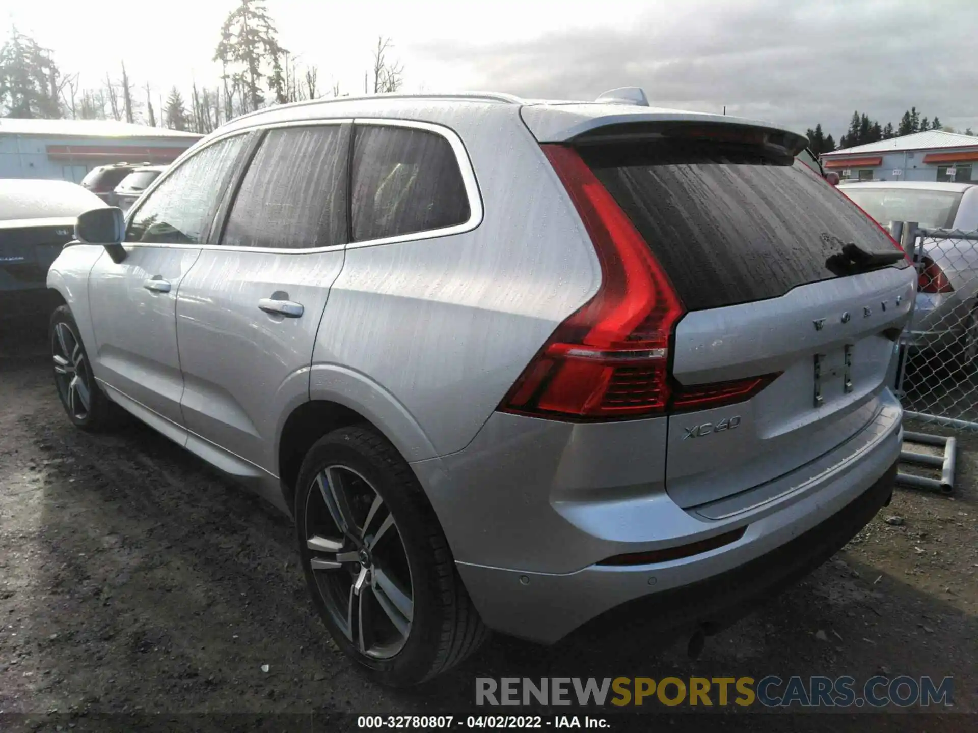 3 Photograph of a damaged car LYV102RKXKB332604 VOLVO XC60 2019