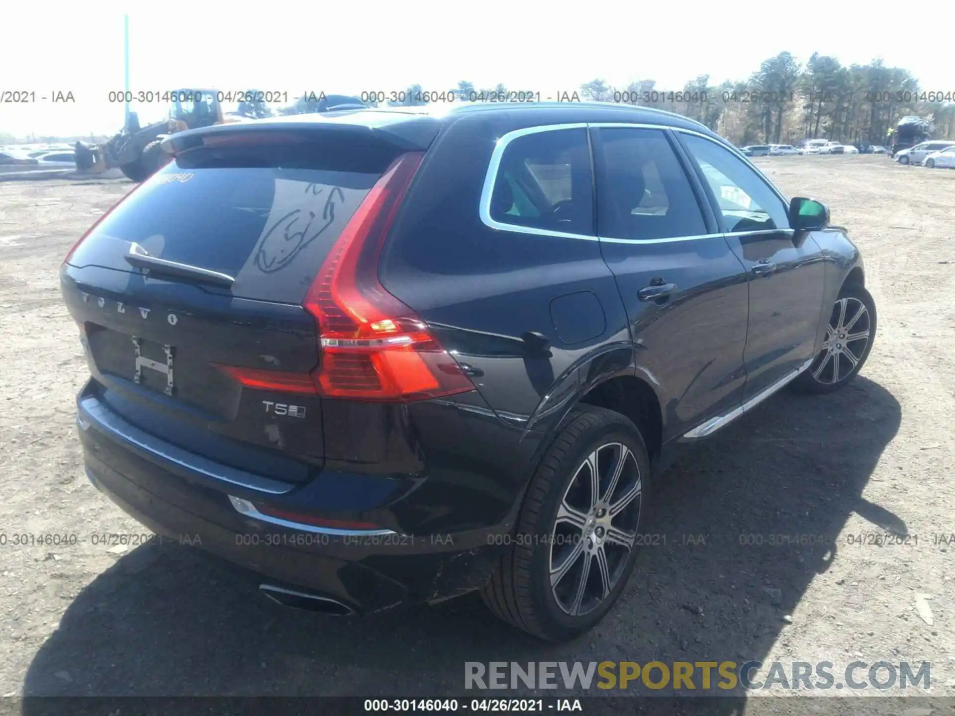 4 Photograph of a damaged car LYV102RL1KB233551 VOLVO XC60 2019