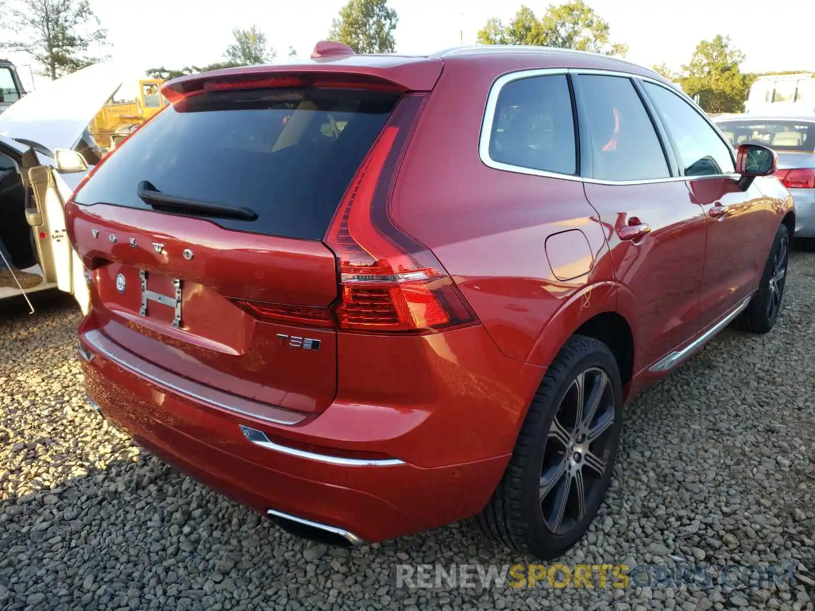 4 Photograph of a damaged car LYV102RL2KB235079 VOLVO XC60 2019