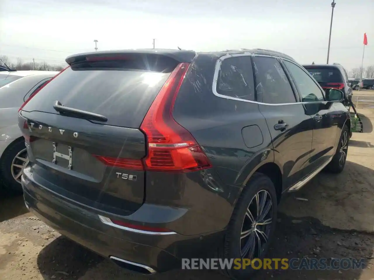 4 Photograph of a damaged car LYV102RL3KB246866 VOLVO XC60 2019