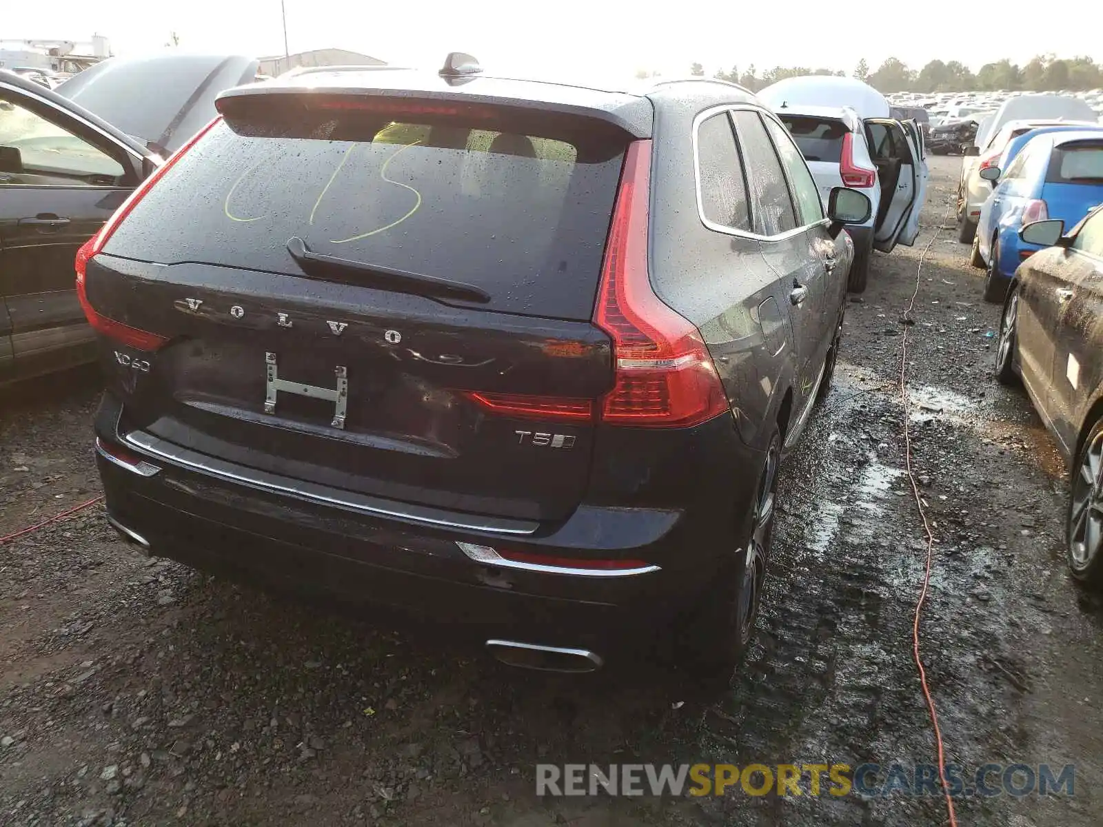 4 Photograph of a damaged car LYV102RL9KB289611 VOLVO XC60 2019