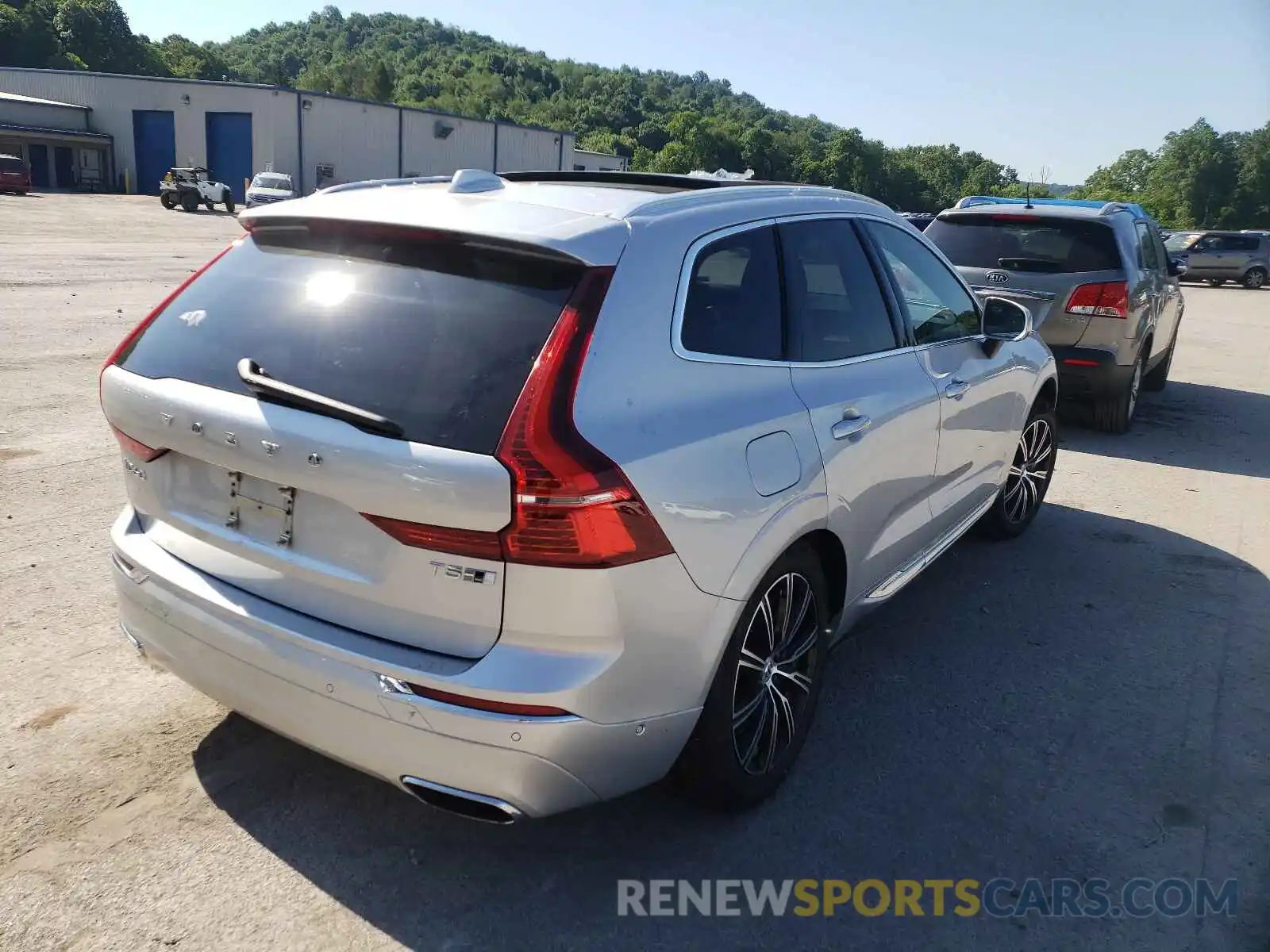 4 Photograph of a damaged car LYV102RL9KB335163 VOLVO XC60 2019