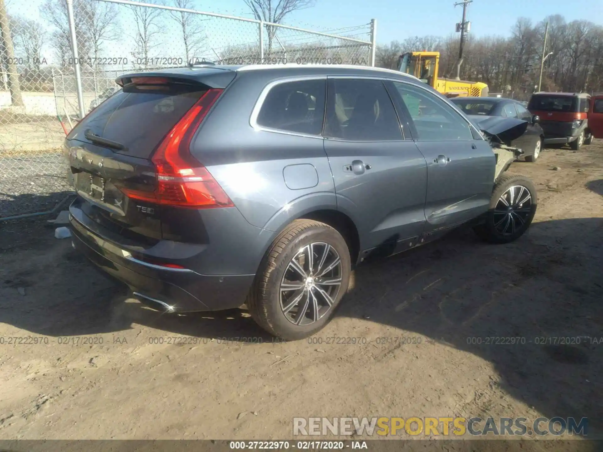 4 Photograph of a damaged car LYV102RLXKB327136 VOLVO XC60 2019