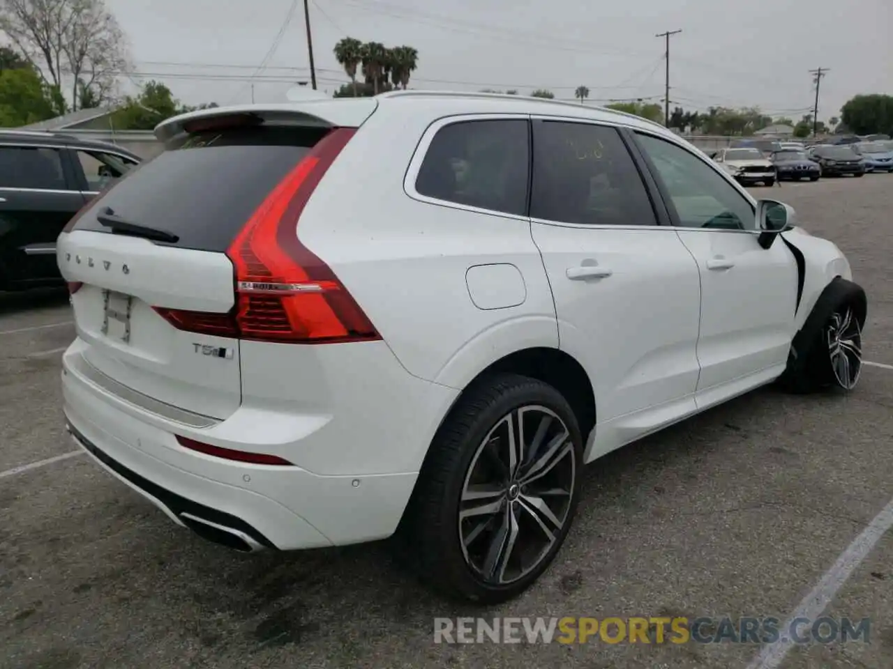 4 Photograph of a damaged car LYV102RM0KB377830 VOLVO XC60 2019