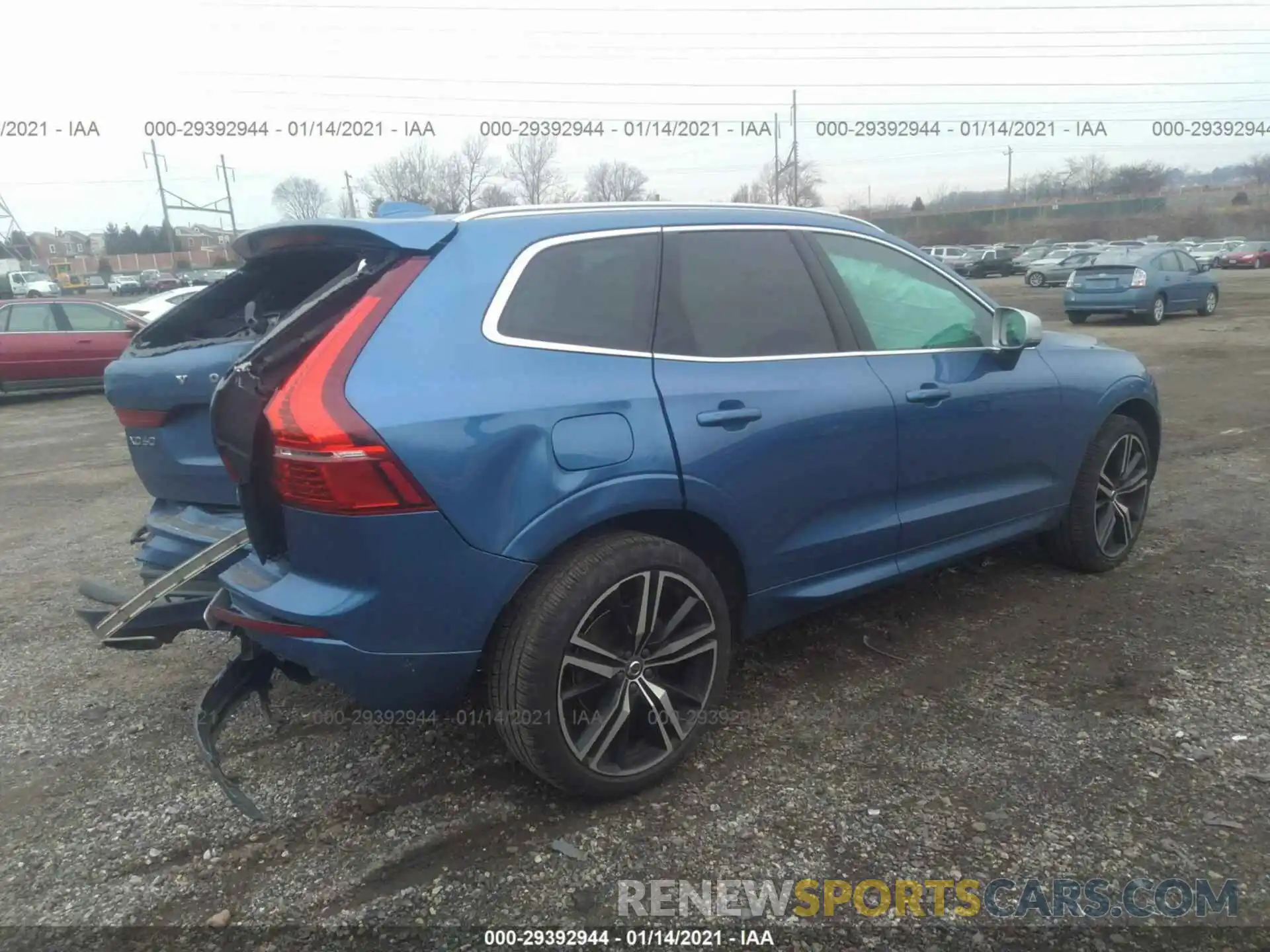4 Photograph of a damaged car LYV102RM4KB238476 VOLVO XC60 2019