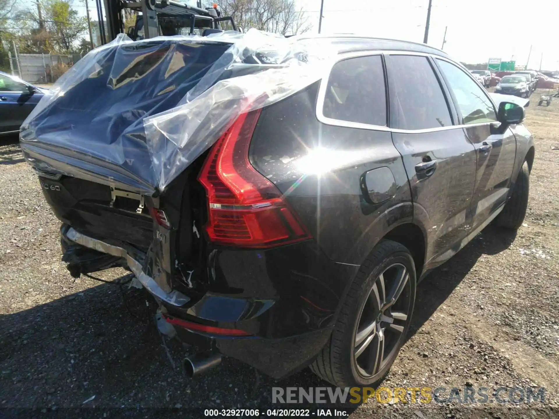 4 Photograph of a damaged car LYVA22RK2KB211186 VOLVO XC60 2019