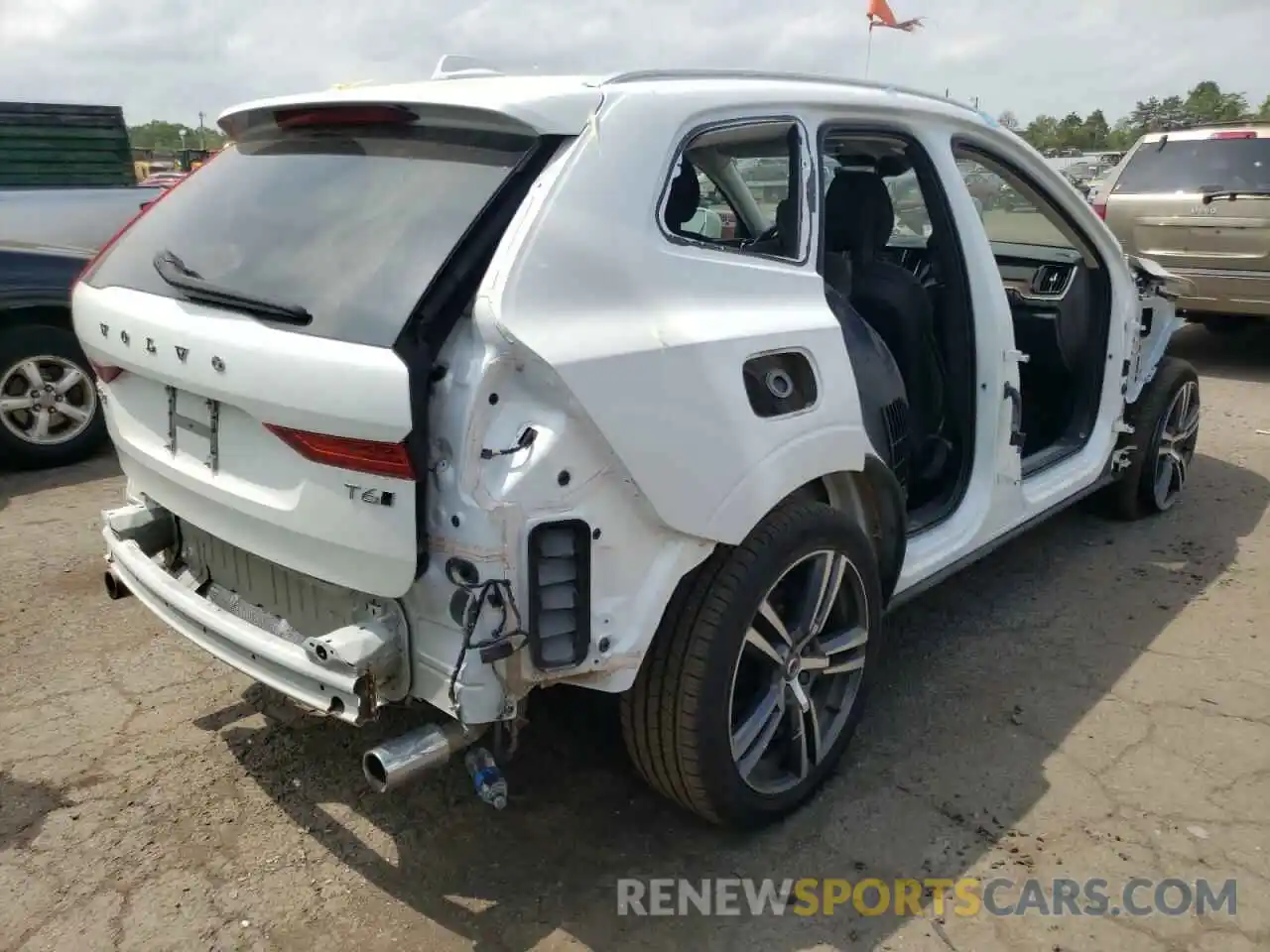 4 Photograph of a damaged car LYVA22RK7KB187676 VOLVO XC60 2019