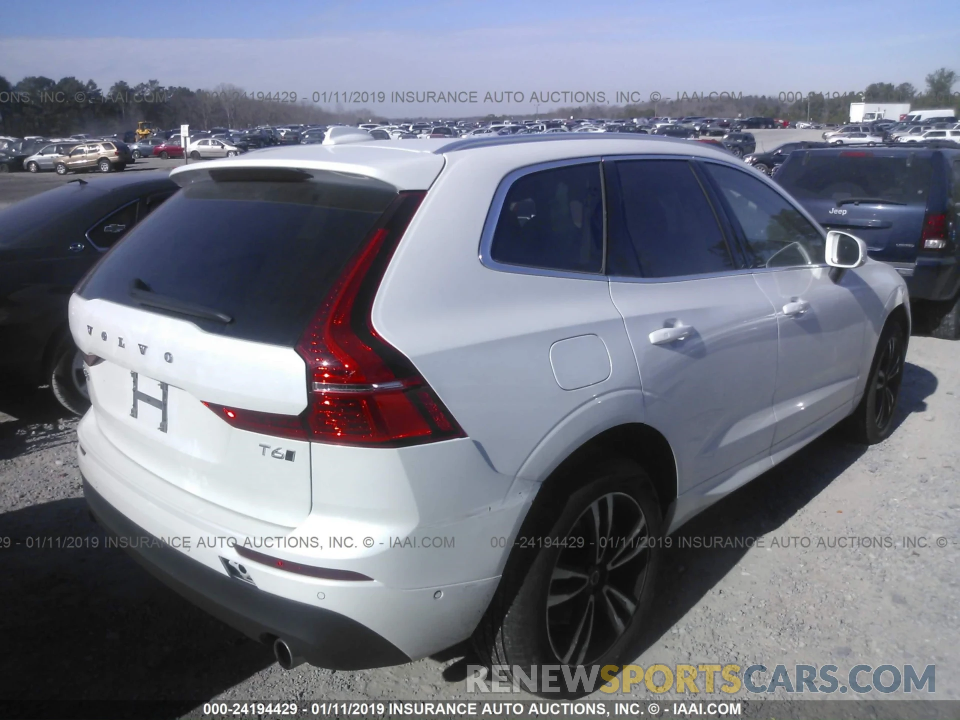 4 Photograph of a damaged car LYVA22RK8KB228512 VOLVO XC60 2019