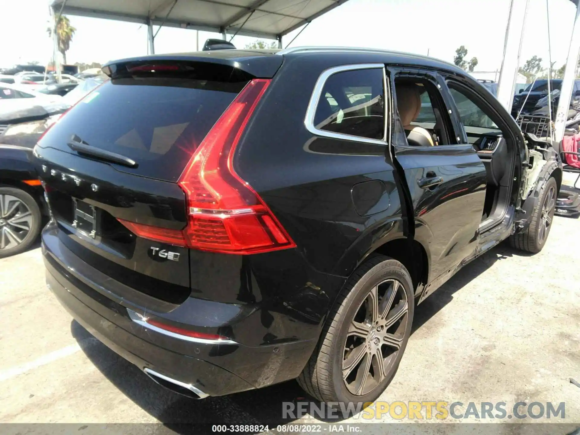 4 Фотография поврежденного автомобиля LYVA22RL1KB284834 VOLVO XC60 2019