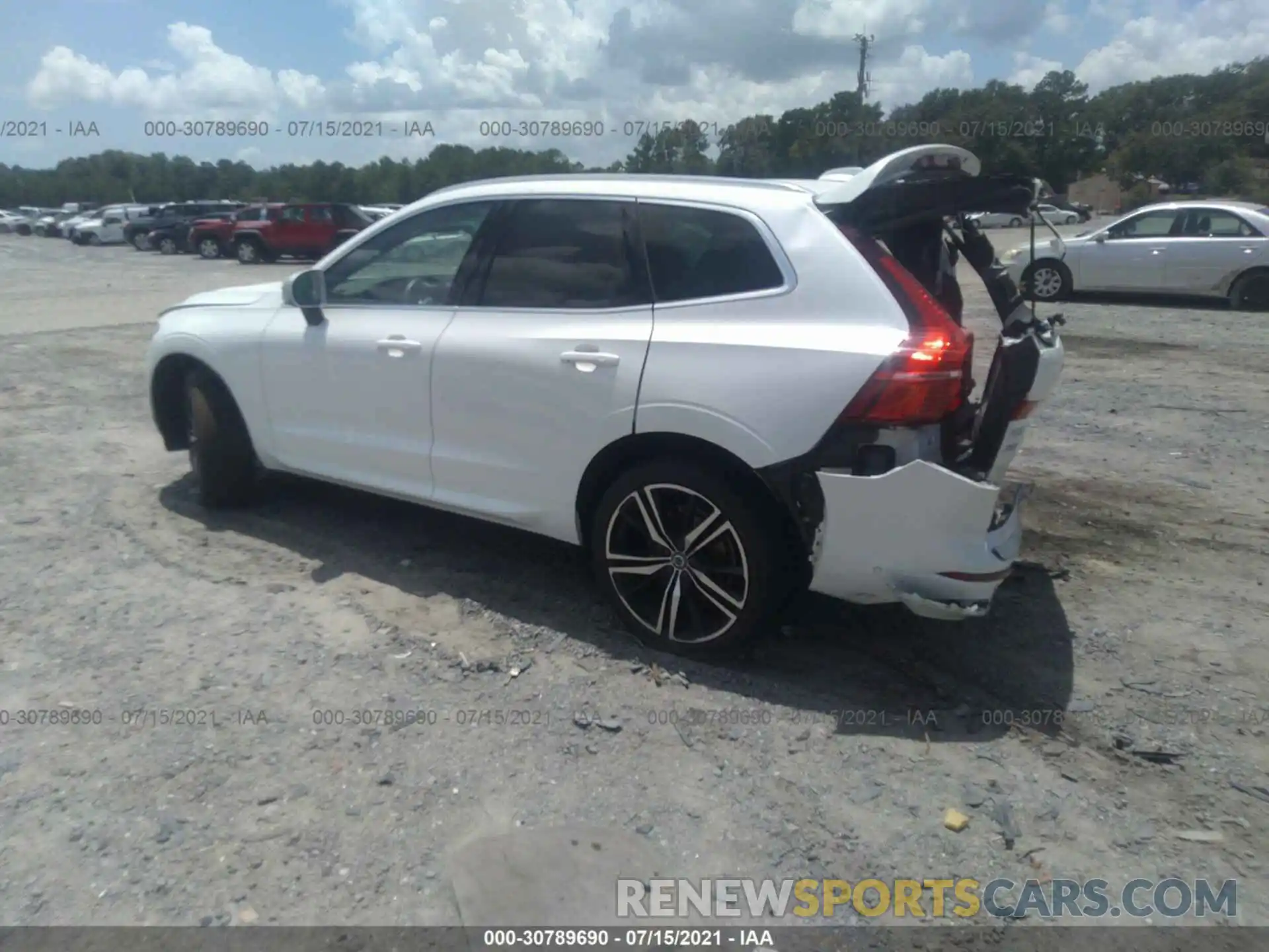 3 Photograph of a damaged car LYVA22RM0KB224195 VOLVO XC60 2019