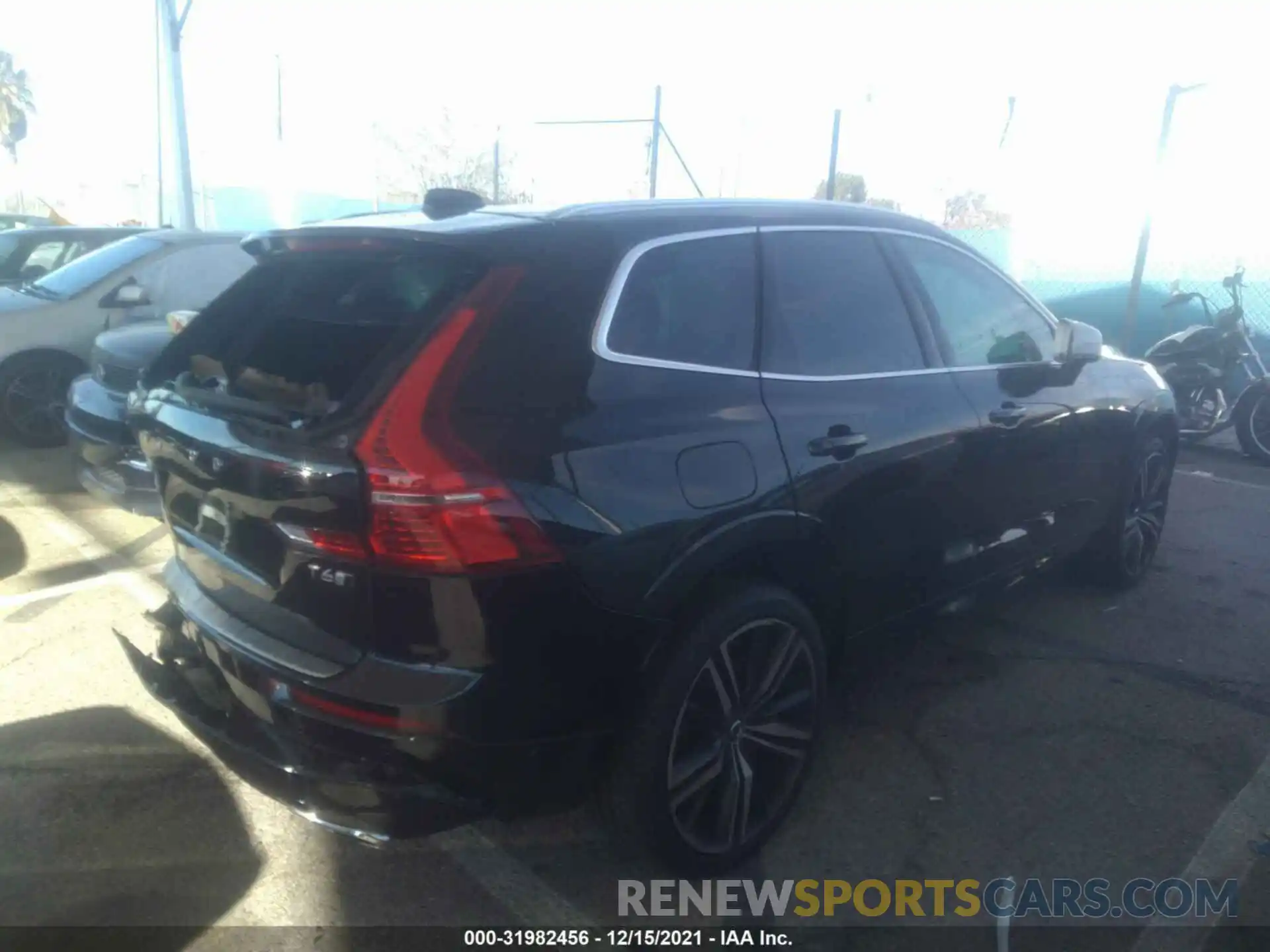 4 Фотография поврежденного автомобиля LYVA22RM1KB176836 VOLVO XC60 2019