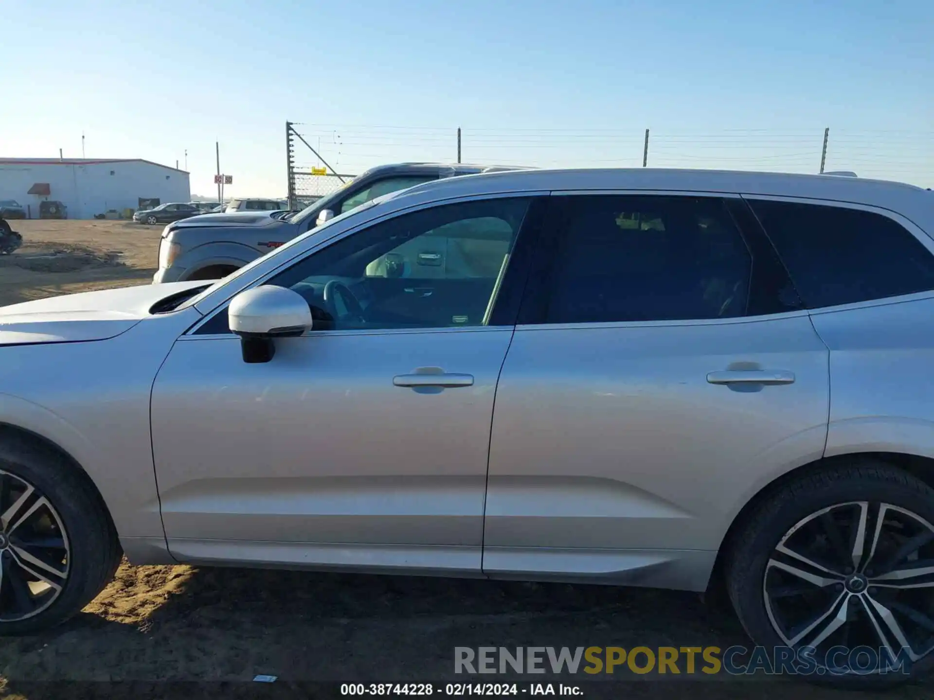 14 Photograph of a damaged car LYVA22RM3KB315946 VOLVO XC60 2019