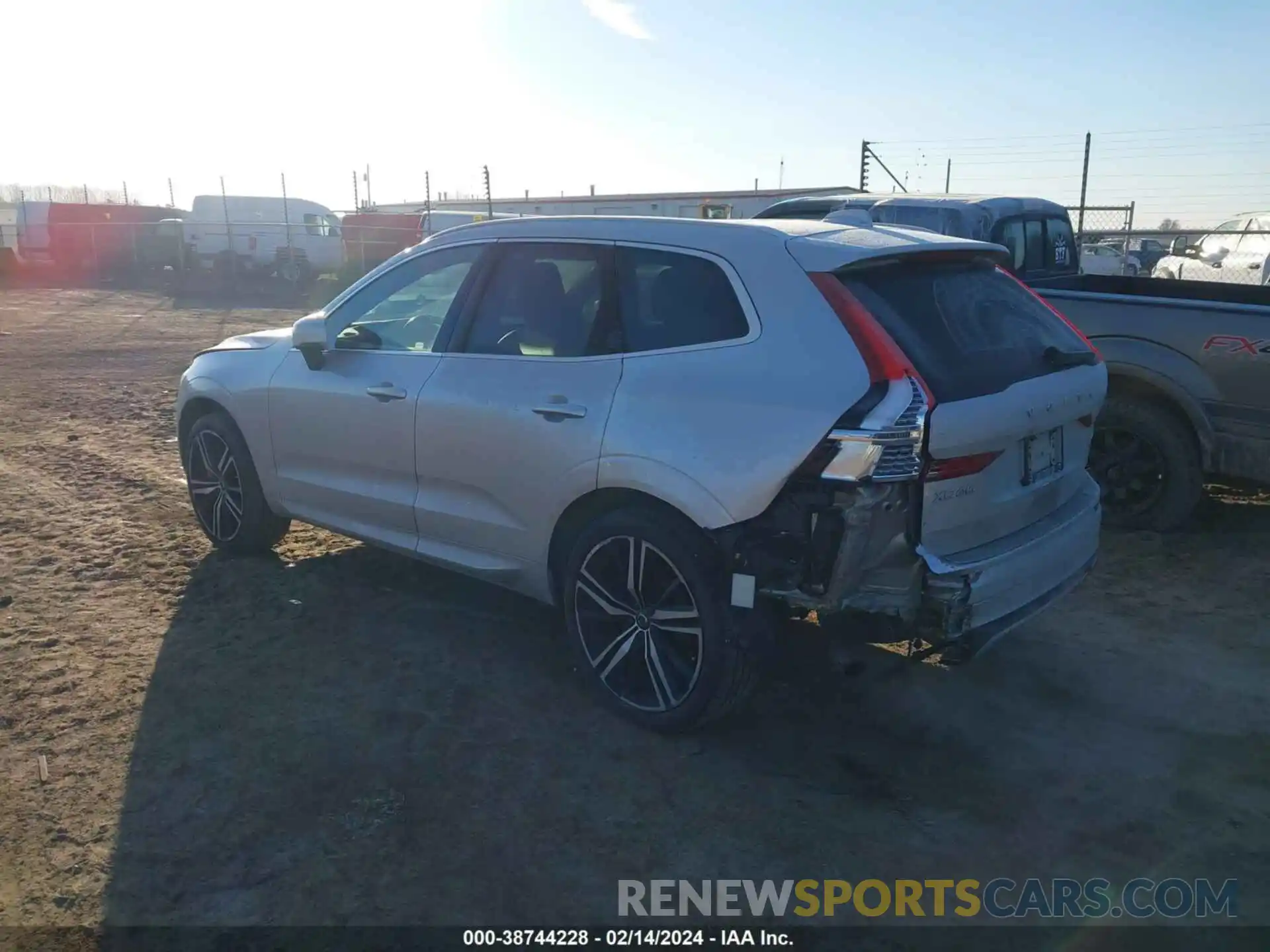 3 Photograph of a damaged car LYVA22RM3KB315946 VOLVO XC60 2019