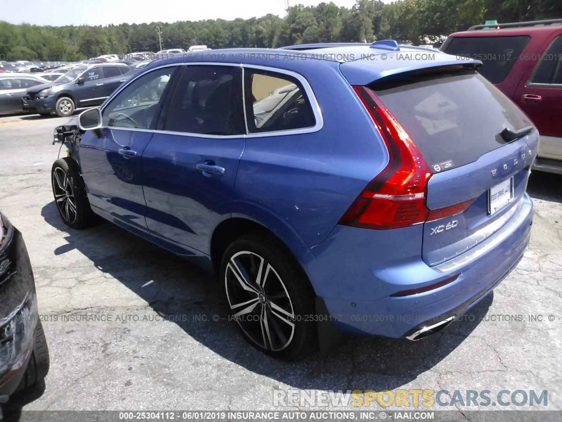 3 Photograph of a damaged car LYVA22RM4KB298946 VOLVO XC60 2019