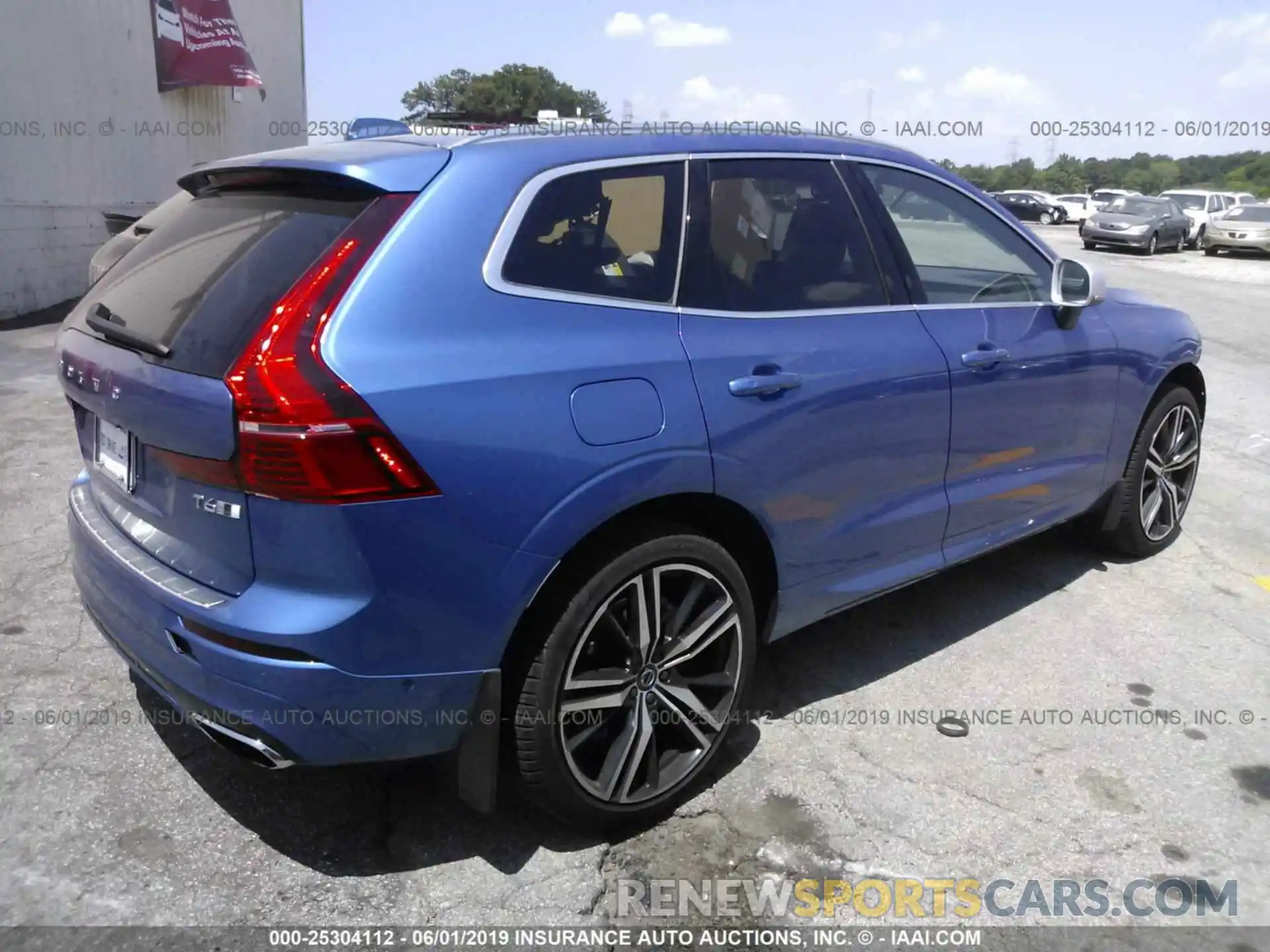 4 Photograph of a damaged car LYVA22RM4KB298946 VOLVO XC60 2019