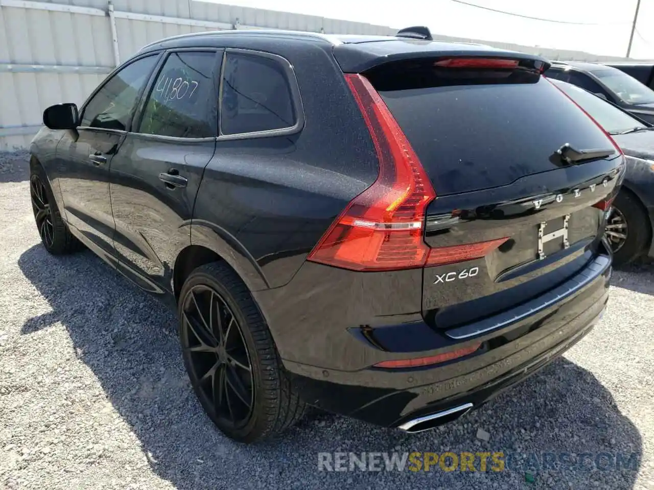 3 Photograph of a damaged car LYVA22RM6KB317383 VOLVO XC60 2019