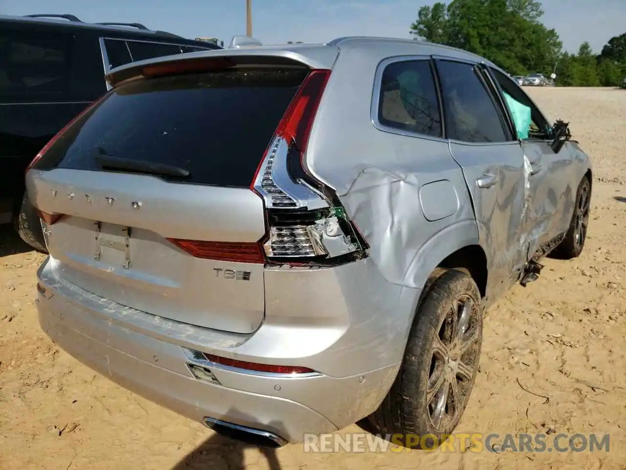 4 Photograph of a damaged car LYVBR0DL1KB186981 VOLVO XC60 2019