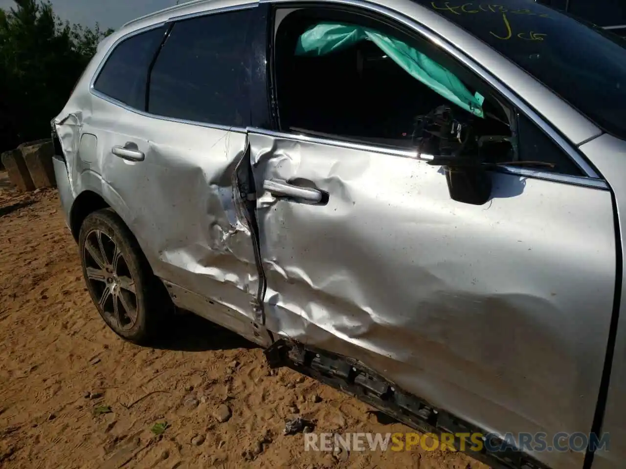 9 Photograph of a damaged car LYVBR0DL1KB186981 VOLVO XC60 2019