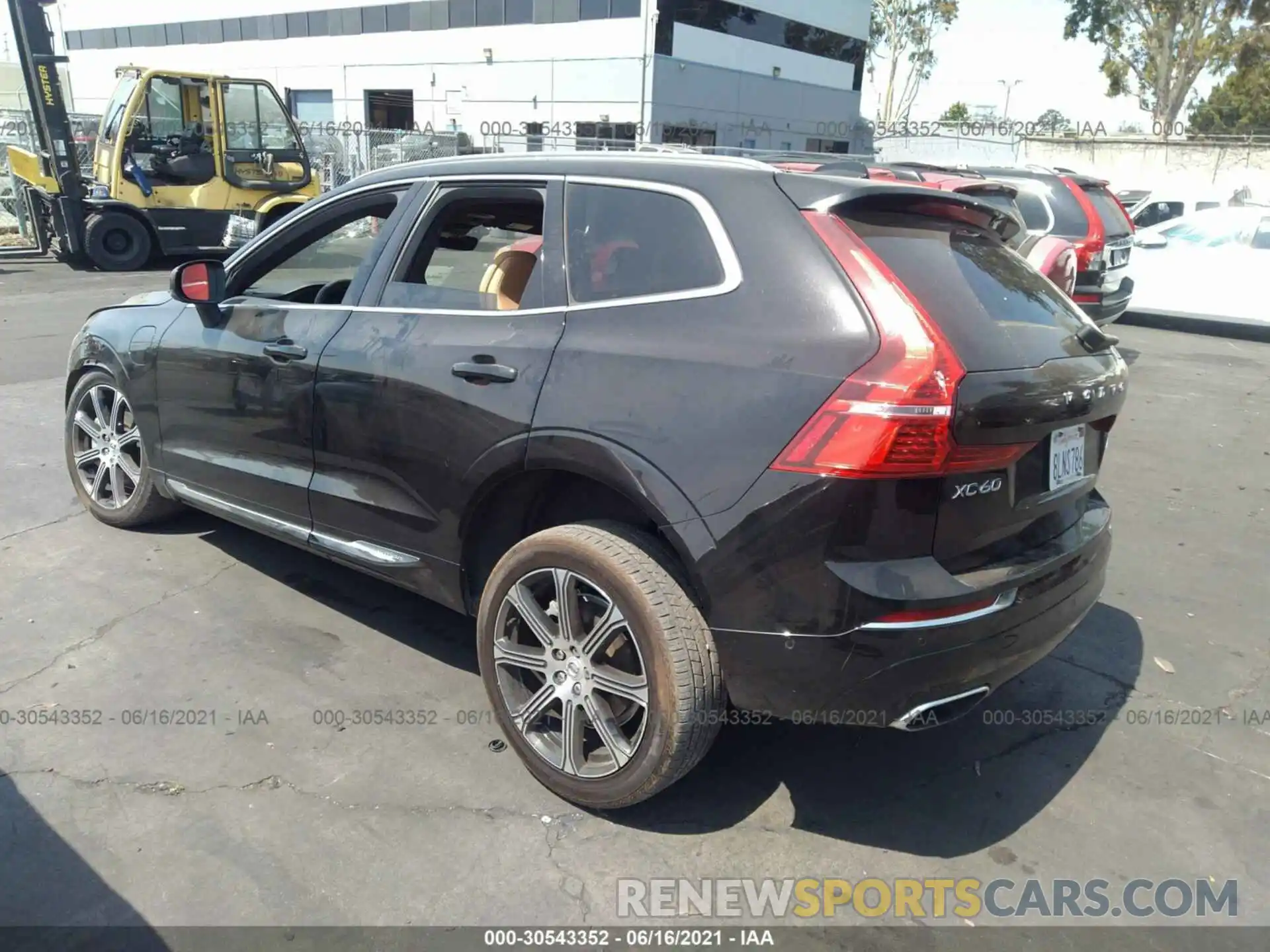 3 Фотография поврежденного автомобиля LYVBR0DLXKB289378 VOLVO XC60 2019