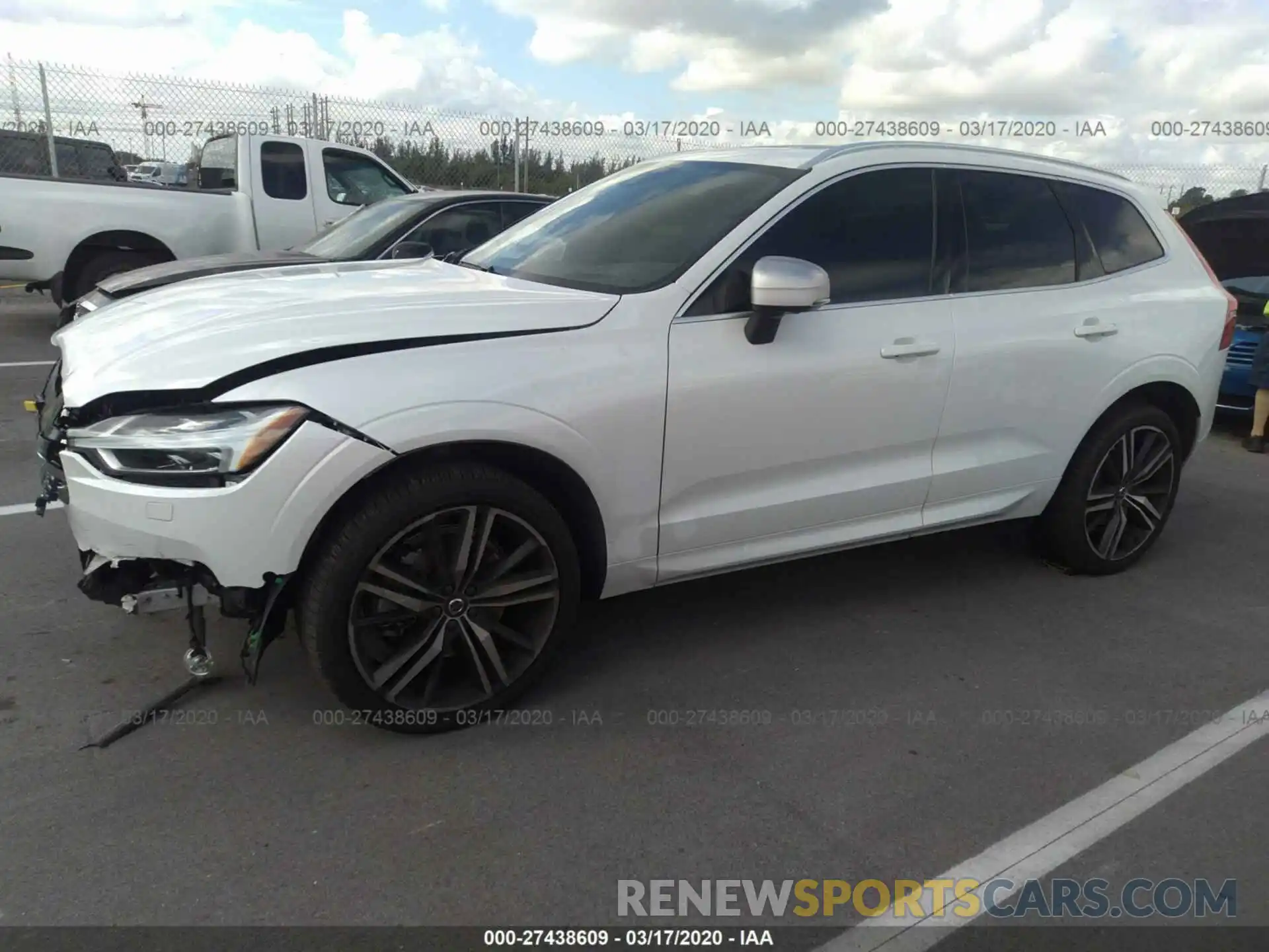 2 Фотография поврежденного автомобиля YV4A22RM1K1378967 VOLVO XC60 2019