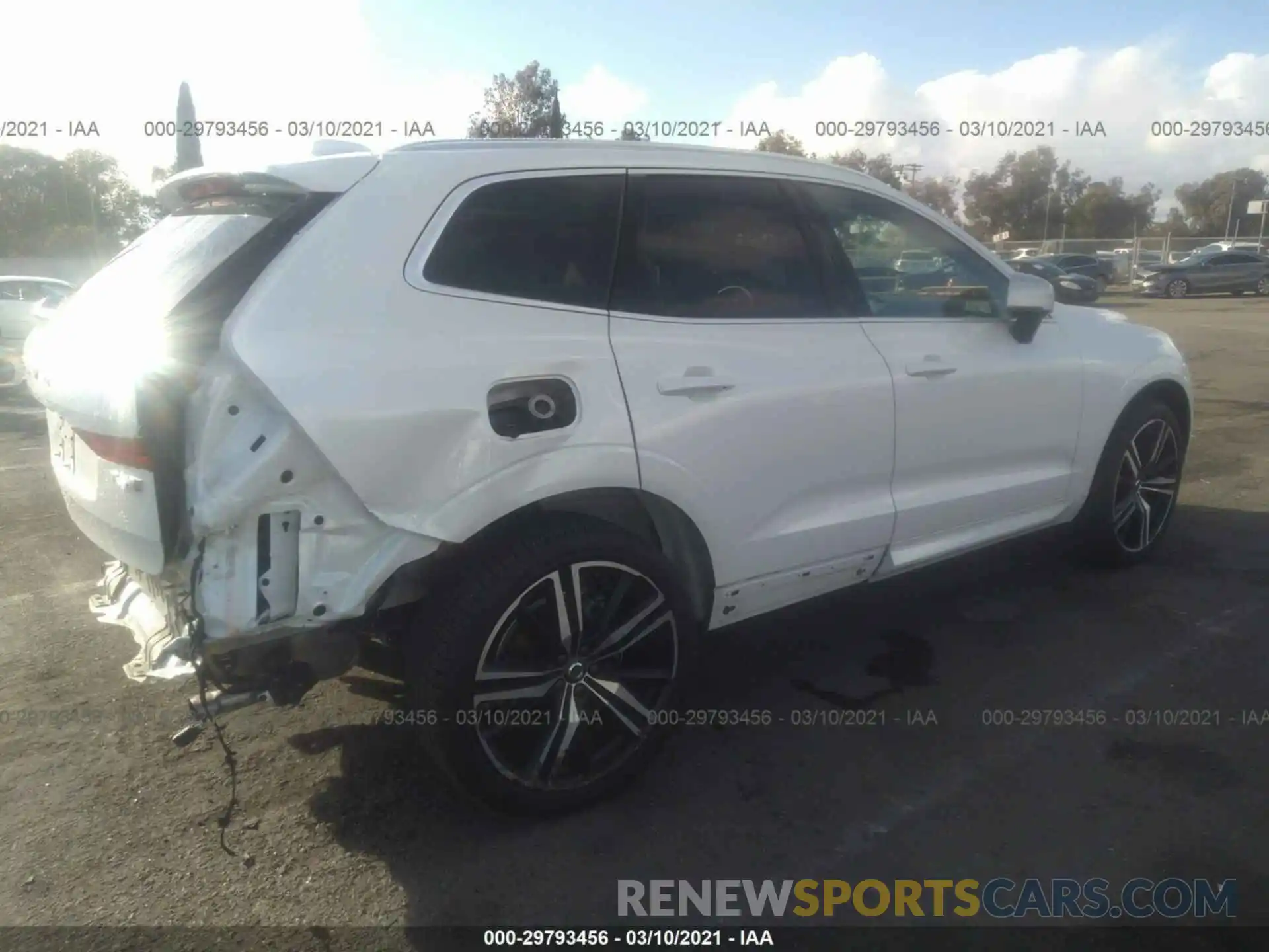 4 Photograph of a damaged car YV4BR0DM3K1328552 VOLVO XC60 2019